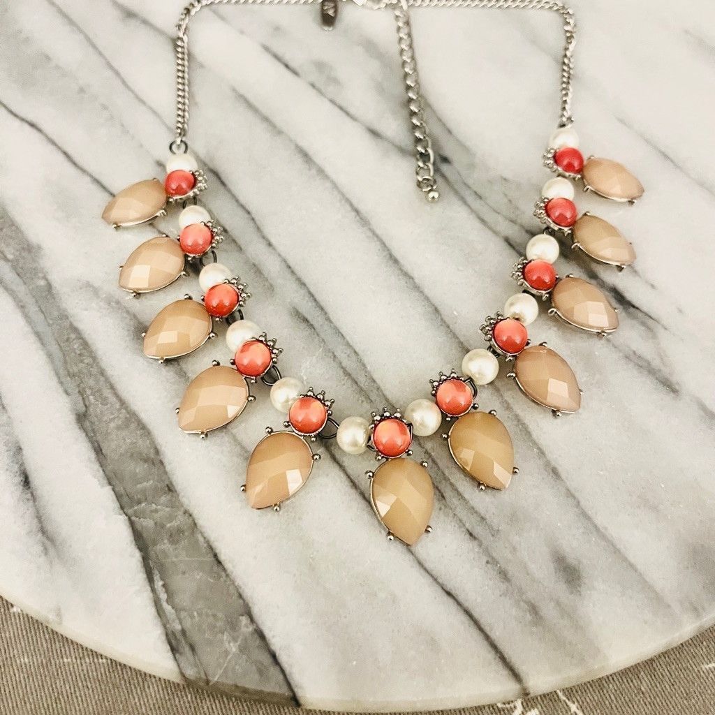 Jewelry New York and Company Necklace Peachy Pink Faux Pearl Tan Size ONE SIZE - 2 Thumbnail