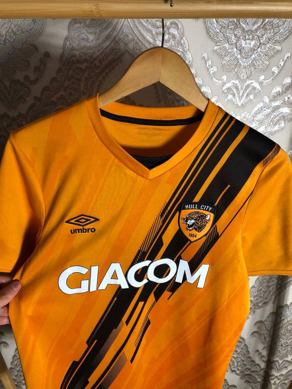Umbro VINTAGE UMBRO FC HULL CITY ENGLAND SOCCER JERSEY RETRO Y2K Size US S / EU 44-46 / 1 - 2 Thumbnail