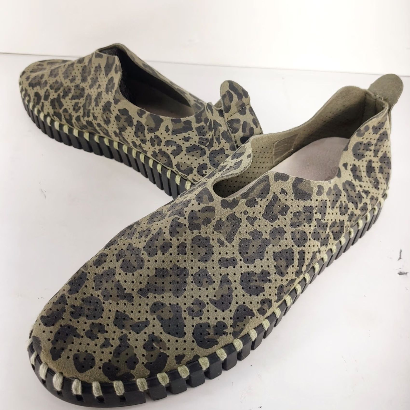 Ilse Jacobsen Updated Title: Ilse Jacobsen Tulip Leopard Print Low Slip-On Flats - 6.5 Size - Green Camo 37 Size US 7 / IT 37 - 2 Thumbnail