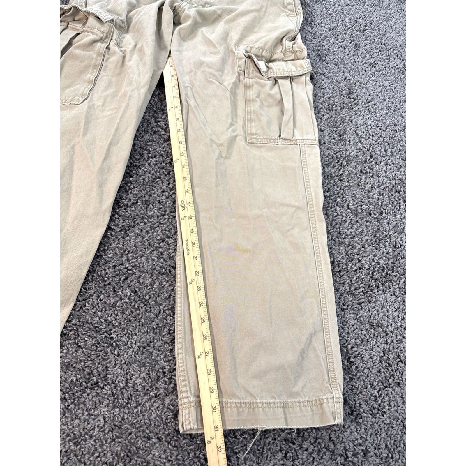 Levi's VINTAGE Levi's Cargo Pants Mens 34x31 Baggy Relaxed Beige Cotton 5-Pocket Y2K Camouflage Military Cargo Straight Pant Mens Size US 34 / EU 50 - 2 Thumbnail