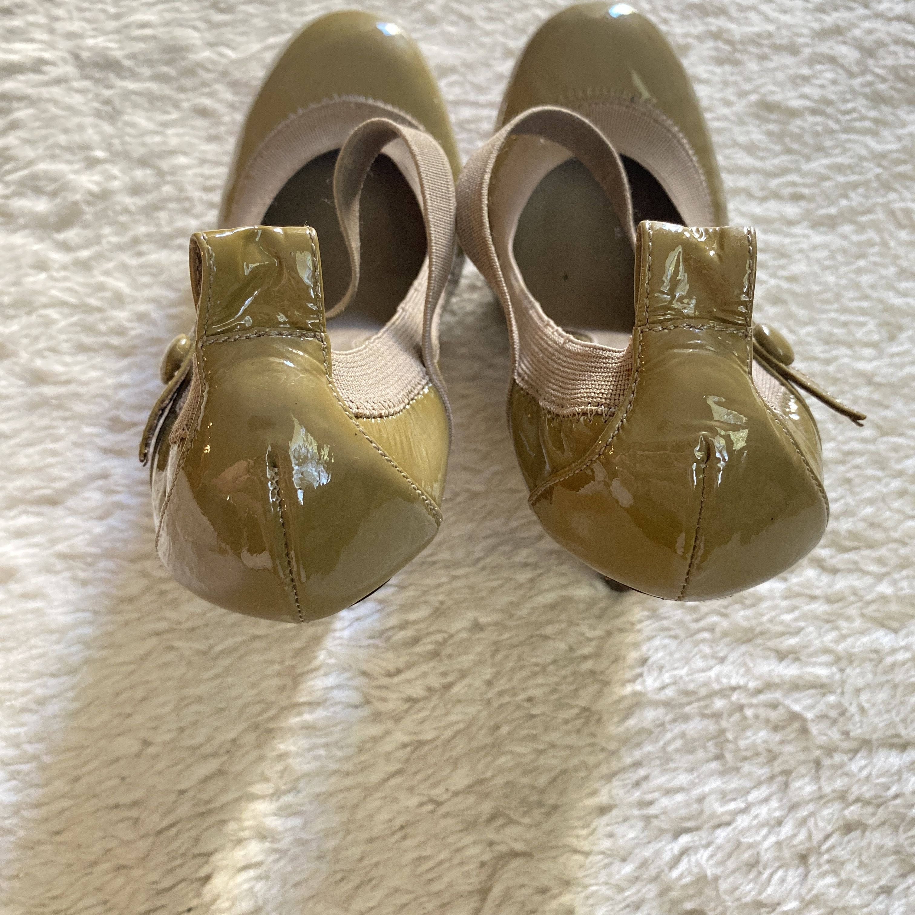 Bcbgmaxazria BCBGMAXAZRIA Olive Patent Leather Mary Jane Heels Size US 5.5 / IT 35.5 - 16 Thumbnail