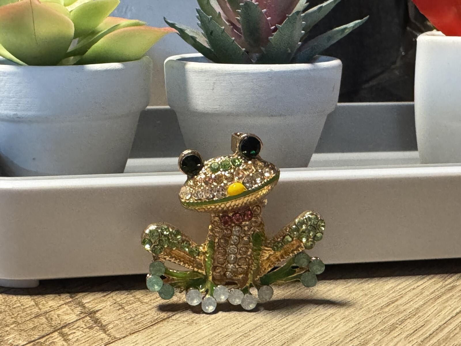 The Unbranded Brand Gold Tone Rhinestone Frog Brooch Pin Size ONE SIZE - 1 Thumbnail