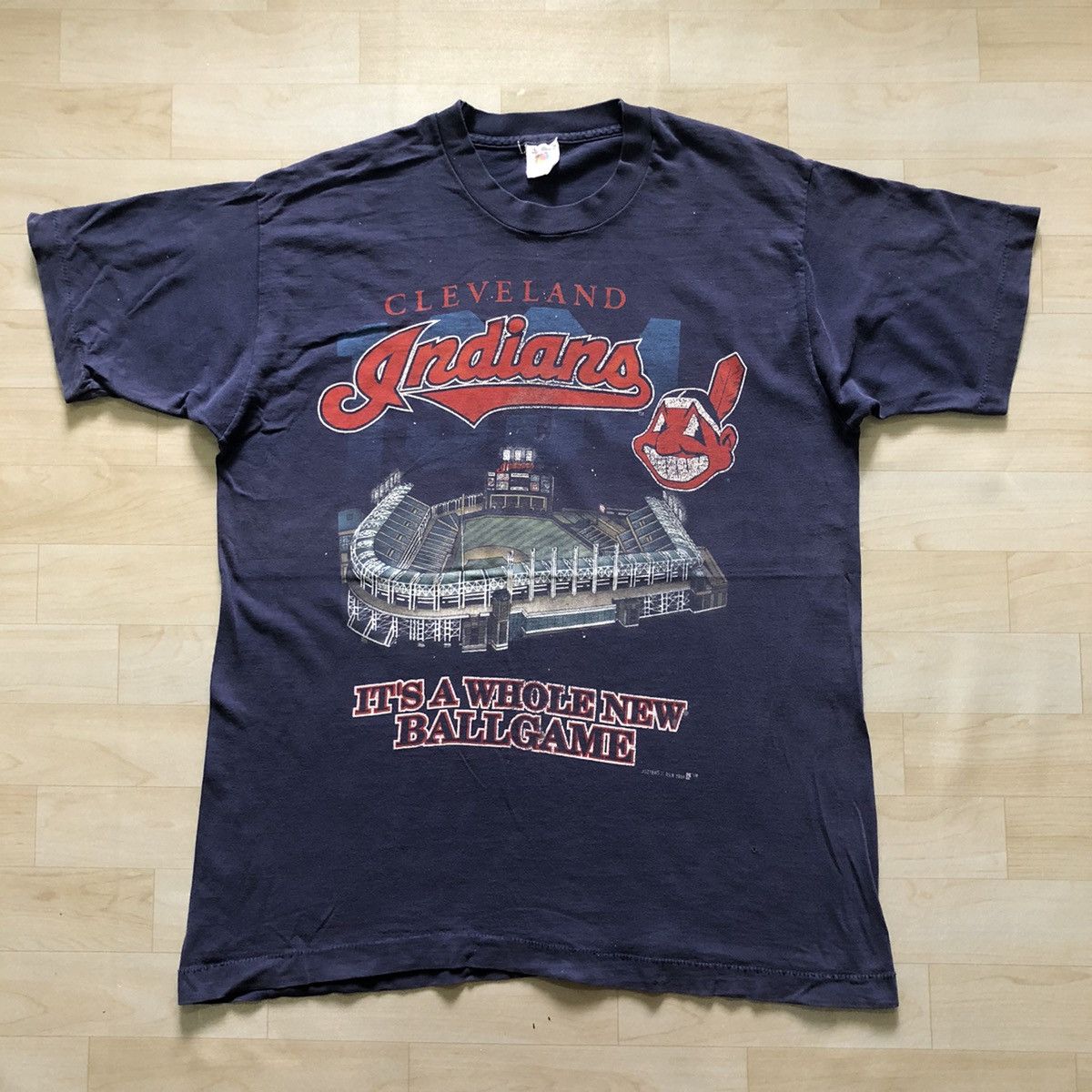 Fruit Of The Loom × MLB × Vintage Vintage 90s Distressed Cleveland Indians MLB TShirt Size US L / EU 52-54 / 3 - 1 Thumbnail