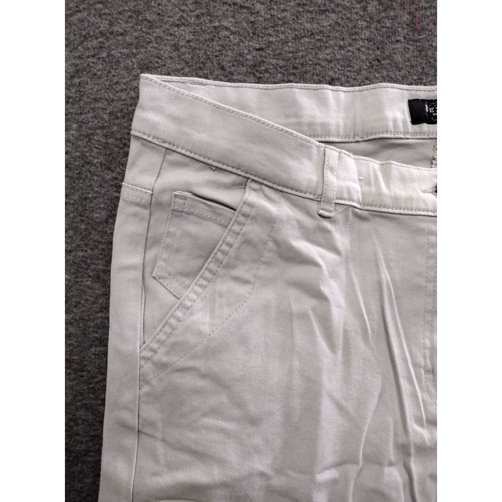 Vintage Bexley's Woman Cotton Relaxed Chino Long Shorts Classic White 42 Size 28" / US 6 / IT 42 - 6 Thumbnail