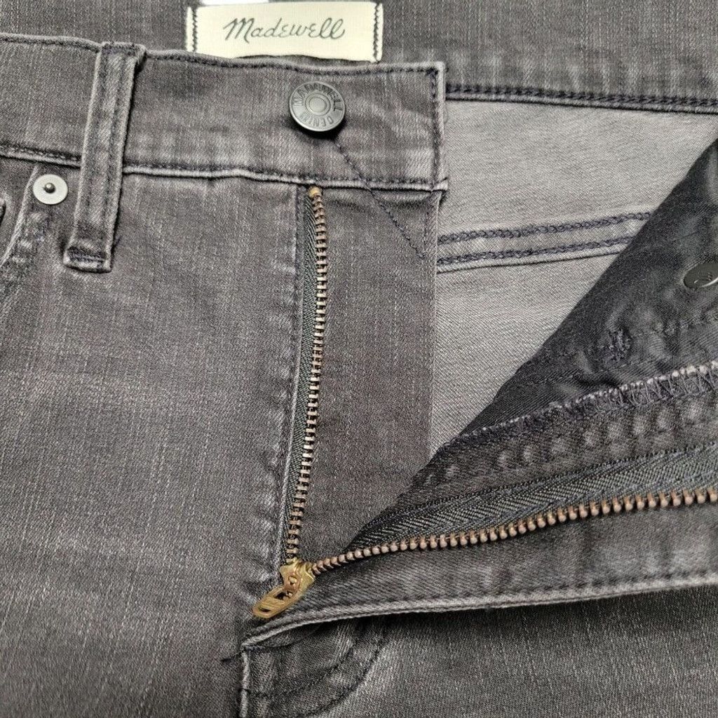 Madewell Madewell 9" High-Rise Skinny Distressed Raw Hem Jeans. Size 27" / US 4 / IT 40 - 7 Thumbnail