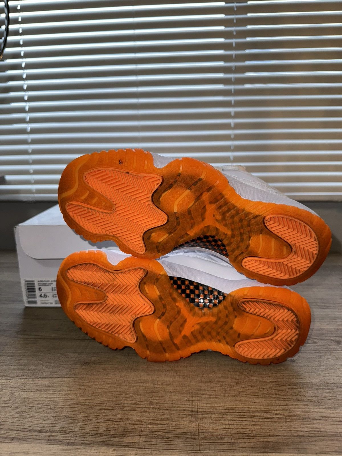 Jordan Brand Retro 11 low ‘ Citrus’ Size US 6 / IT 36 - 7 Thumbnail