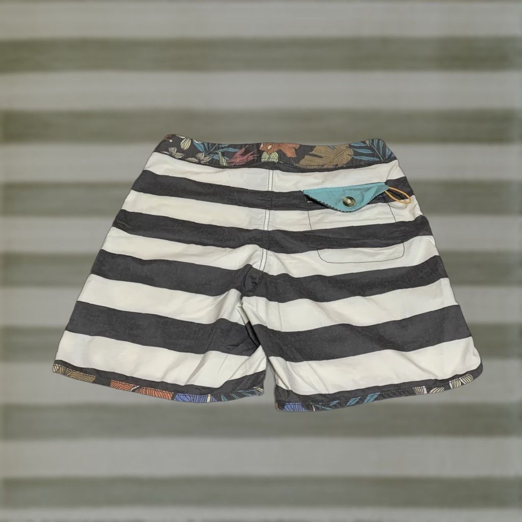 Globe Globe Striped Quick Dry Mens Boardshorts SZ 32 Multicolor Size US 32 / EU 48 - 1 Thumbnail