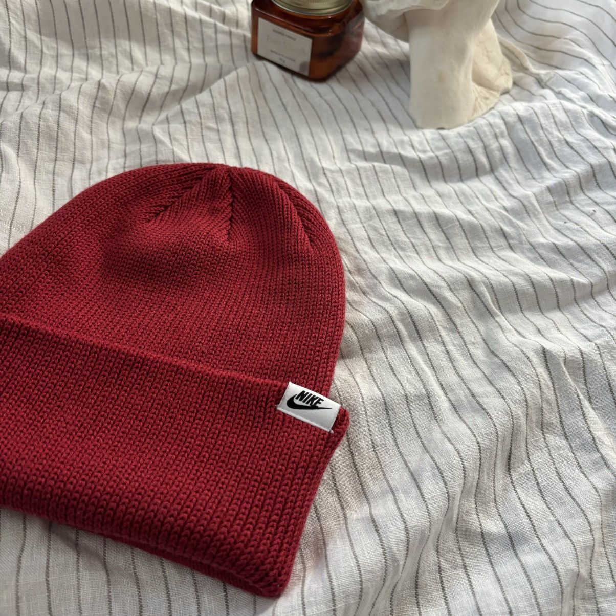 Nike Nike winter hat red one size streetwear sportswear rare Size ONE SIZE - 2 Thumbnail