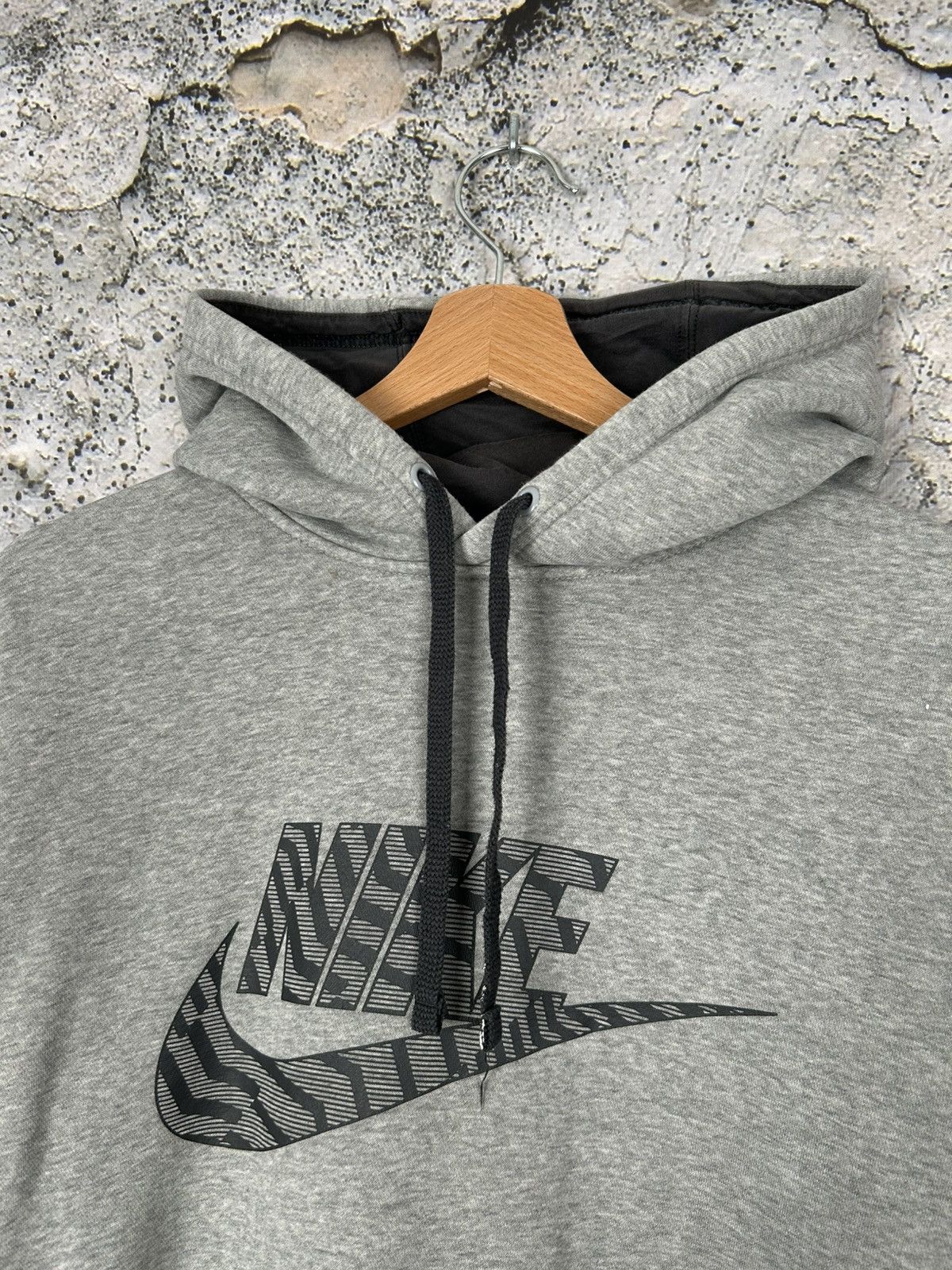 Nike Nike Swoosh Hoodie Streetwear Vintage Rap Sportswear Size US M / EU 48-50 / 2 - 3 Thumbnail