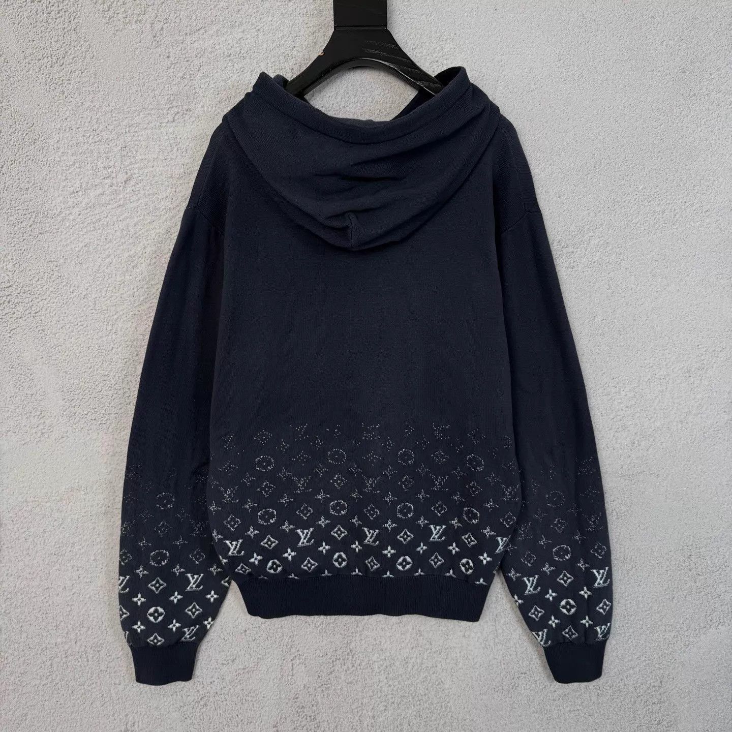 Louis Vuitton Louis Vuitton Gradient Monogram Light Gray Hoodie M Size US M / EU 48-50 / 2 - 2 Thumbnail