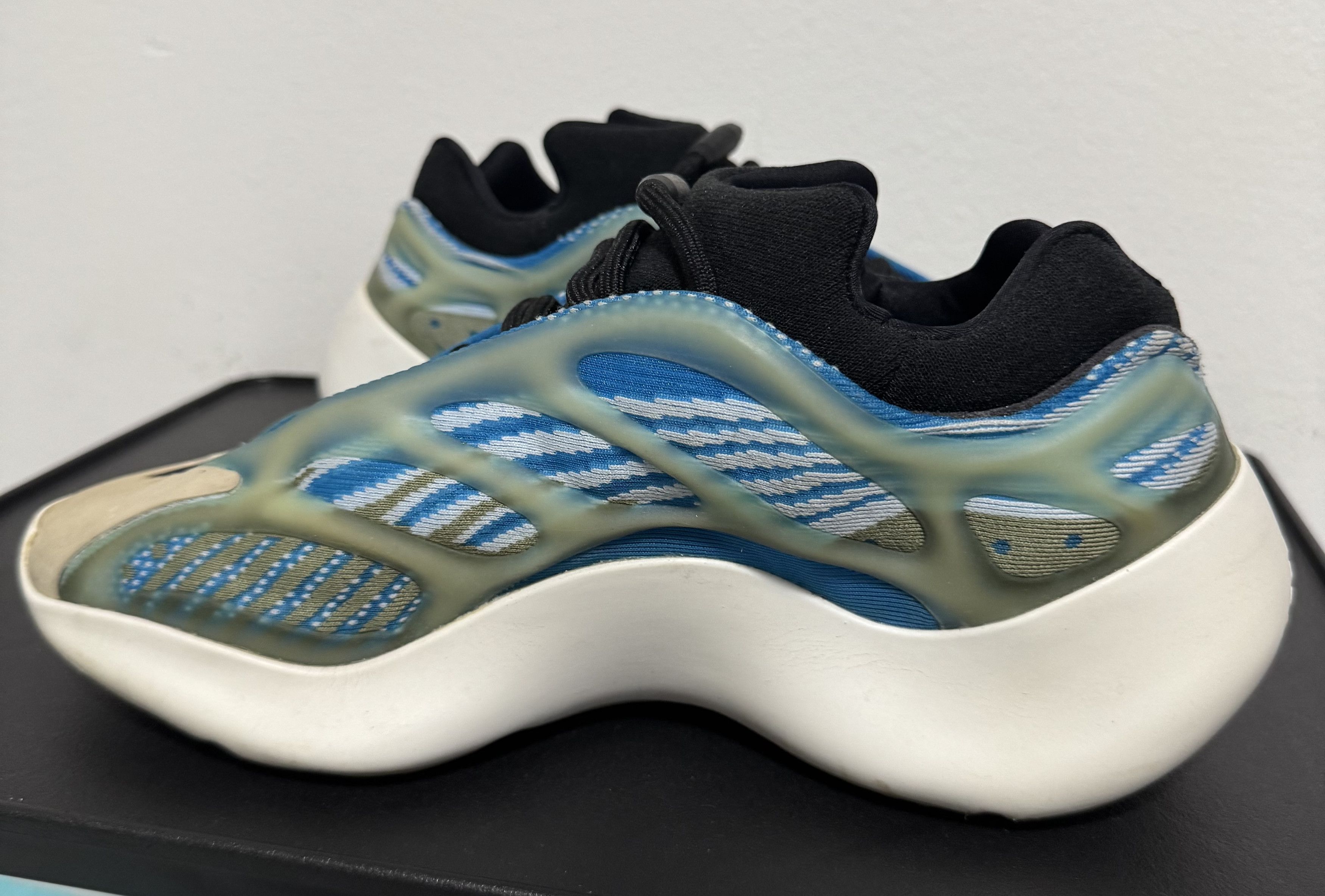 Yeezy Yeezy x Adidas 700 V3 "ARZARE" Size US 8.5 / EU 41-42 - 5 Thumbnail