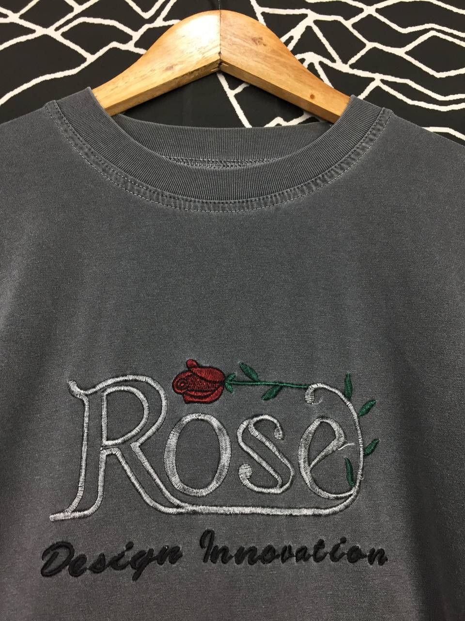 Vintage Vtg Rose Design Innovation Embroidered Logo Tee Size US L / EU 52-54 / 3 - 4 Thumbnail