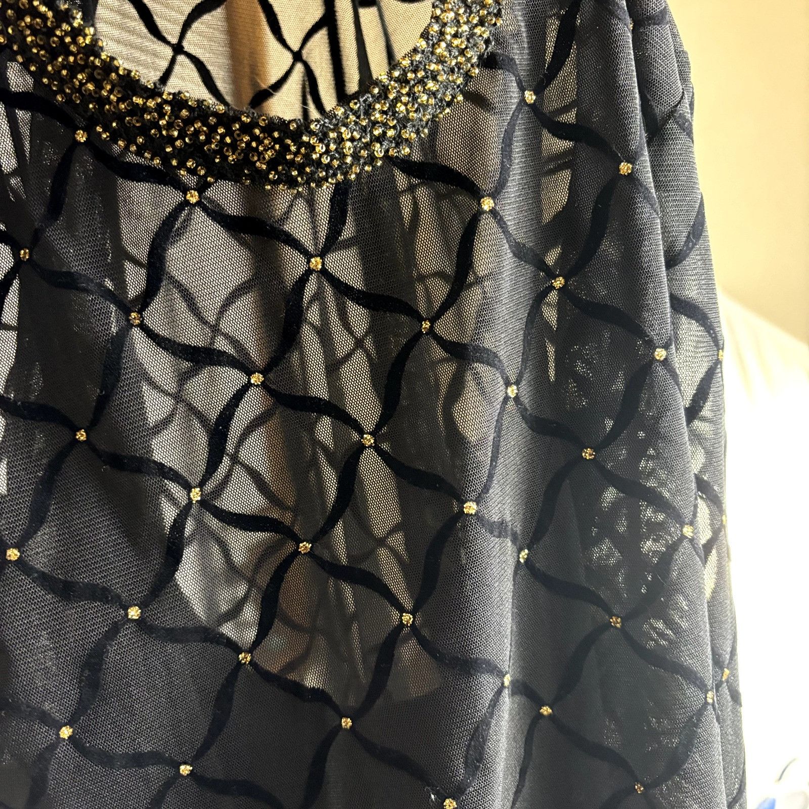 Nissan Nissa Black Long Sleeve Diamond Pattern, Gold Beaded Necklin Size M / US 6-8 / IT 42-44 - 9 Thumbnail