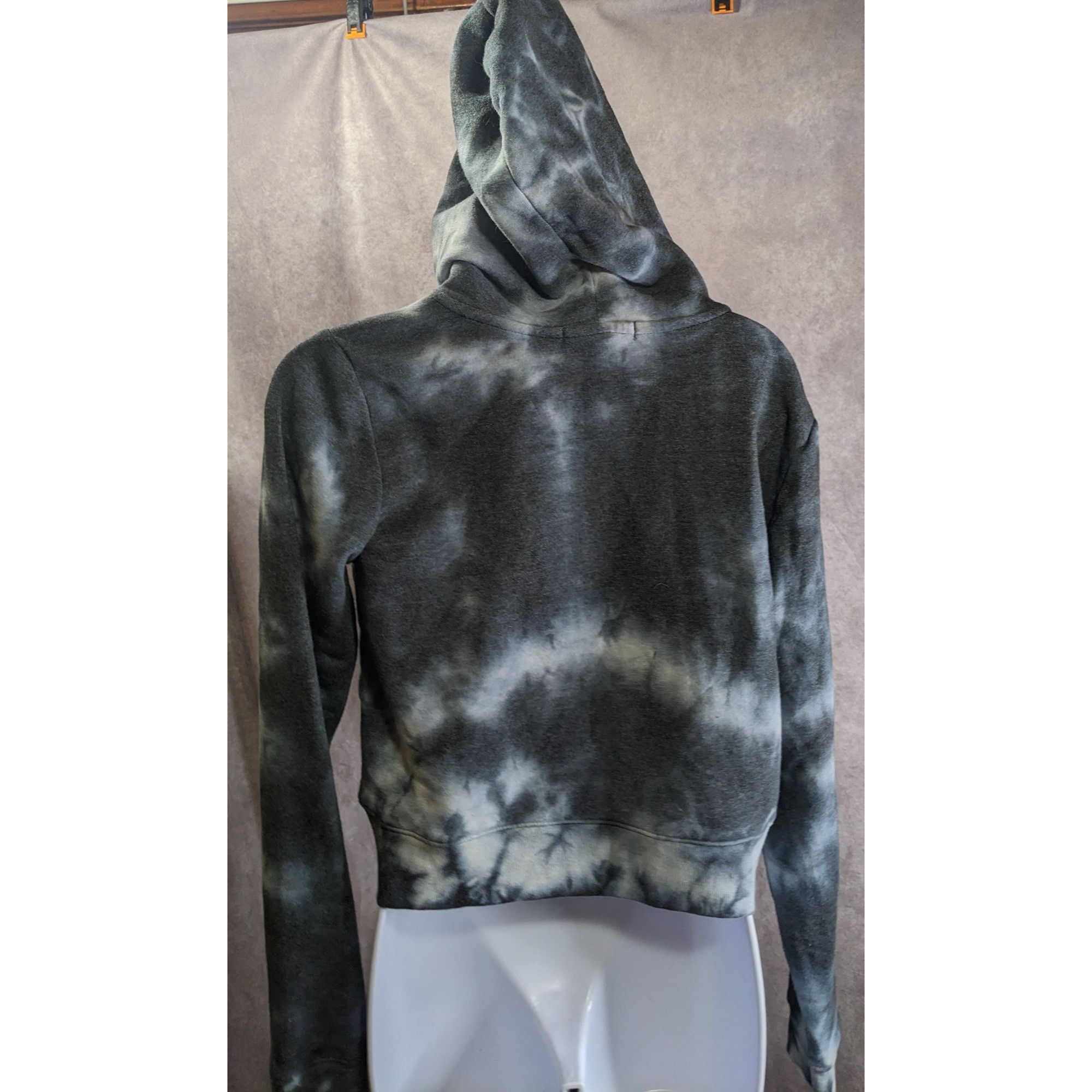 Threads 4 Thought Threads 4 Thought Womens Tie-Dye Cropped Hoodie XS Black & W Size XS / US 0-2 / IT 36-38 - 4 Thumbnail