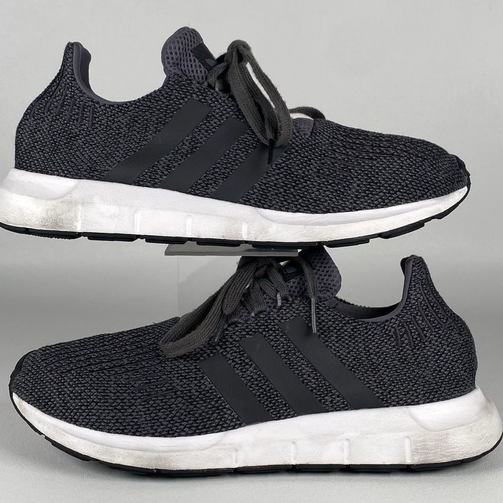 Adidas Adidas Original Sneakers Swift Run Men’s Size 9 Running Sneakers Carbon Black Sneaker Adidas Running Men Black 2019 Size US 9 / EU 42 - 7 Thumbnail