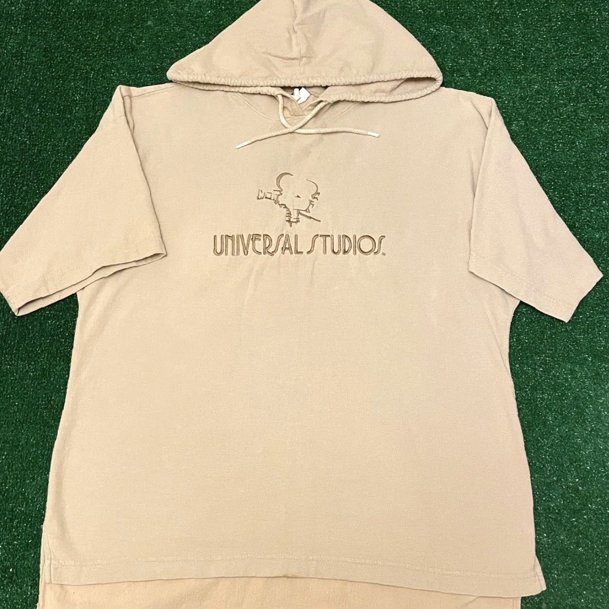 Vintage VTG 90s Universal Studios Theme Park Hooded T Shirt Hoodie Size M Beige Men Womens? Size US M / EU 48-50 / 2 - 3 Thumbnail