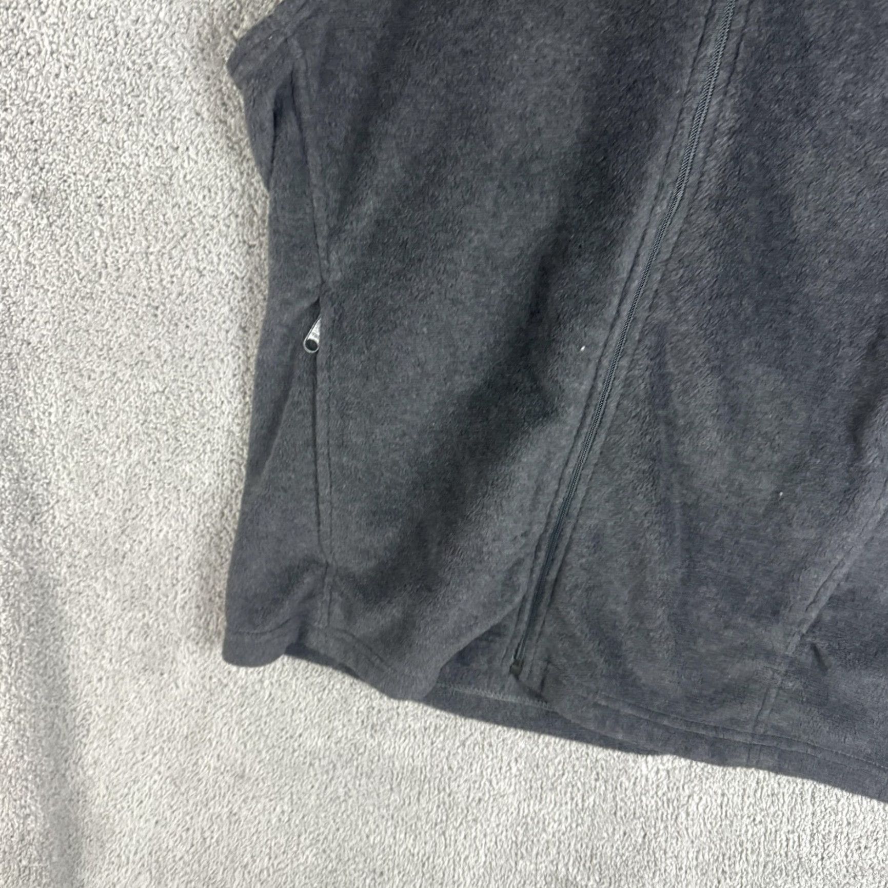 Vintage Columbia Vest M Mens Gray Full Zip Stand Collar Fleece Quilted Lightweight Outdoor Hiking Casual Travel Size US M / EU 48-50 / 2 - 3 Thumbnail