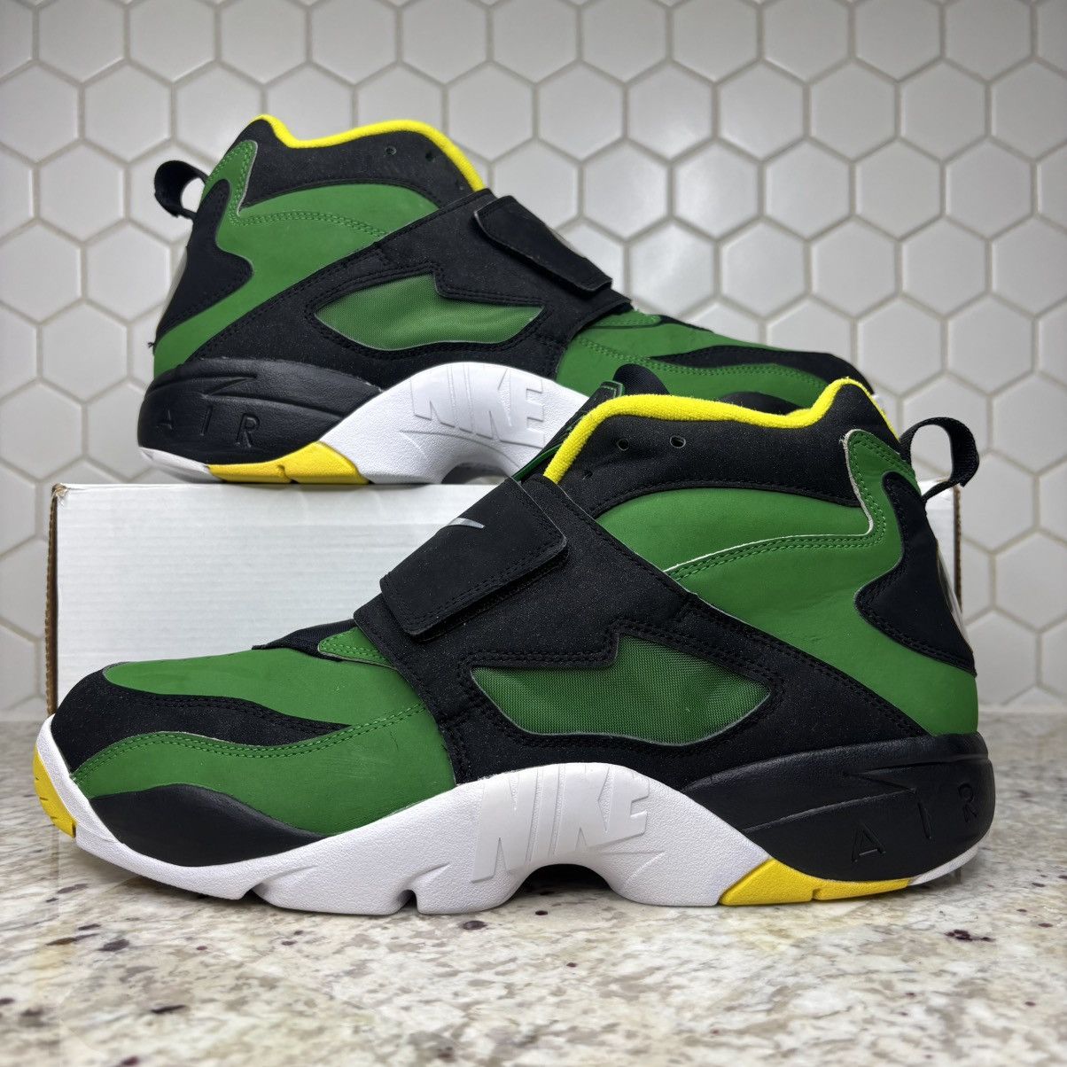 Nike Size 12-Nike Diamond Turf Oregon Ducks light use no box Size US 12 / EU 45 - 1 Thumbnail