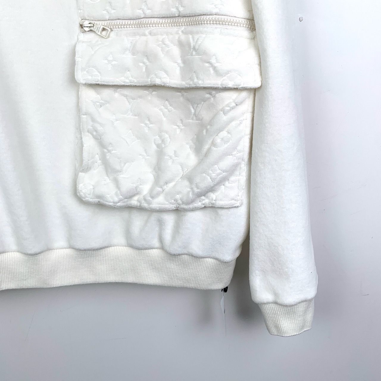 Louis Vuitton Louis Vuitton Embossed Logo Monogram Pocket Half-Zip Flocked Size US M / EU 48-50 / 2 - 6 Thumbnail