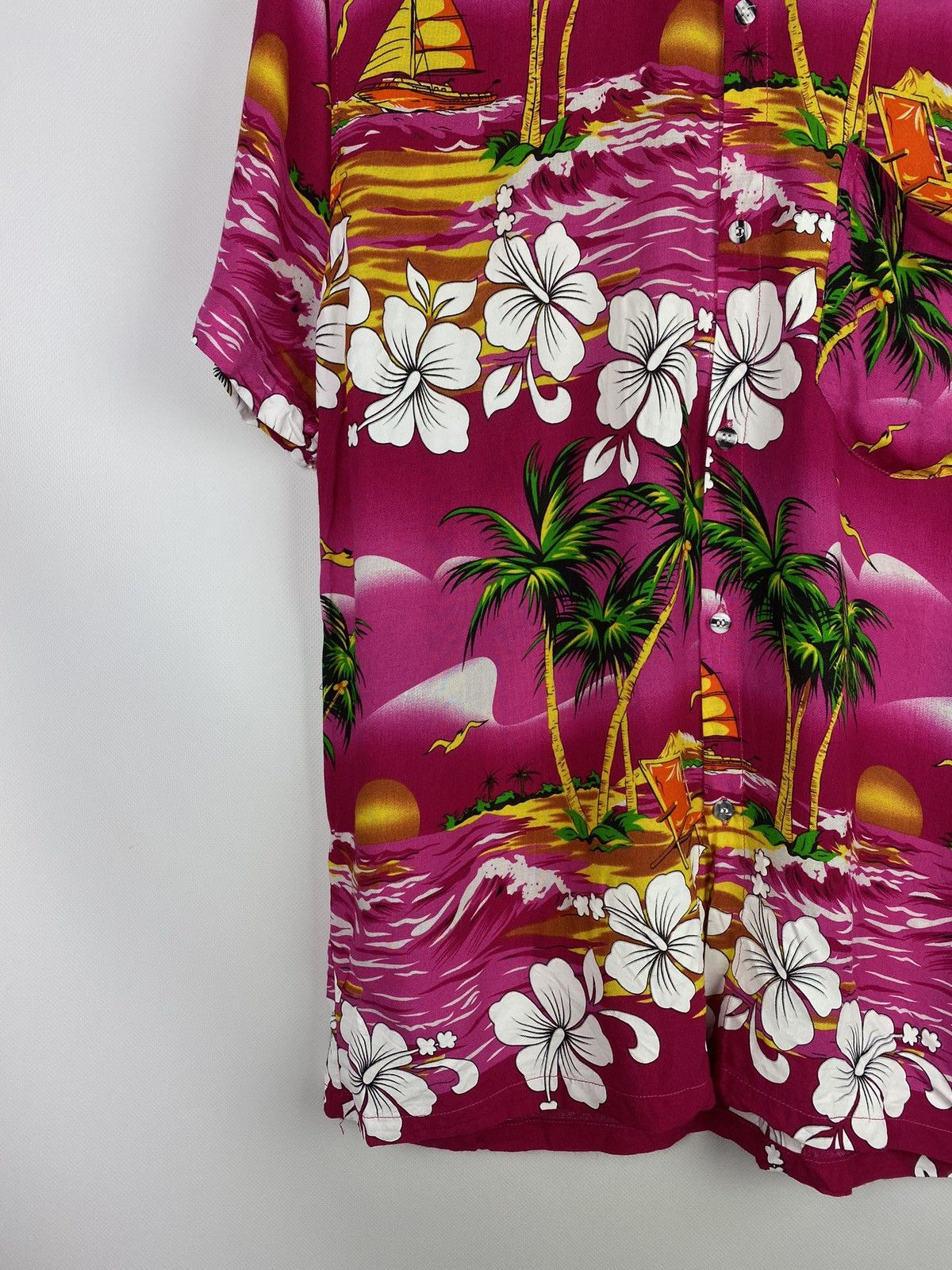 Vintage Vintage Hawaiian Crazy Overprinted shirt size L Size US L / EU 52-54 / 3 - 7 Thumbnail