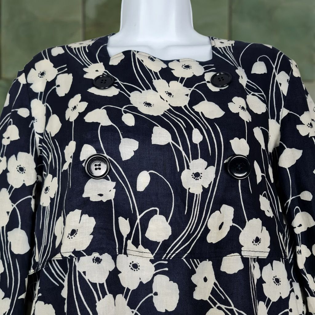 Valentino VINTAGE Valentino Top Womens 42 / US 6 Blue Floral Linen Relaxed Romantic Blouse 100% Linen Size M / US 6-8 / IT 42-44 - 1 Thumbnail