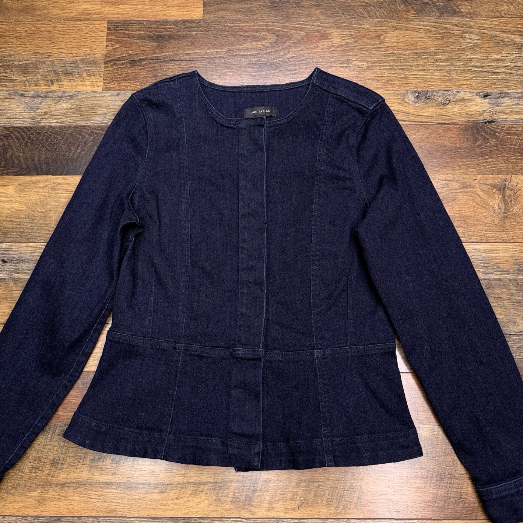 Ann Taylor Ann Taylor Denim Jacket Button Front Blue Medium Women Collarless Regular Short Sleeve Size M / US 6-8 / IT 42-44 - 2 Thumbnail