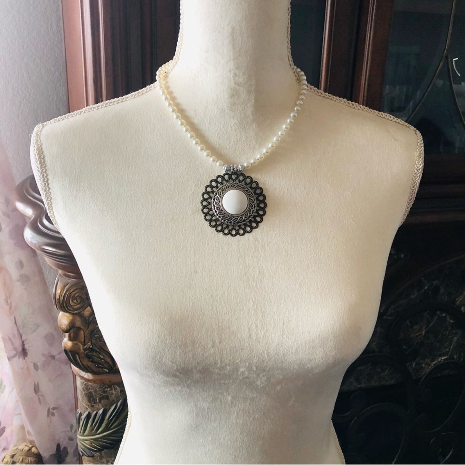 Handmade Handcrafted repurpose filigree medallion Pearl necklace Size ONE SIZE - 5 Thumbnail