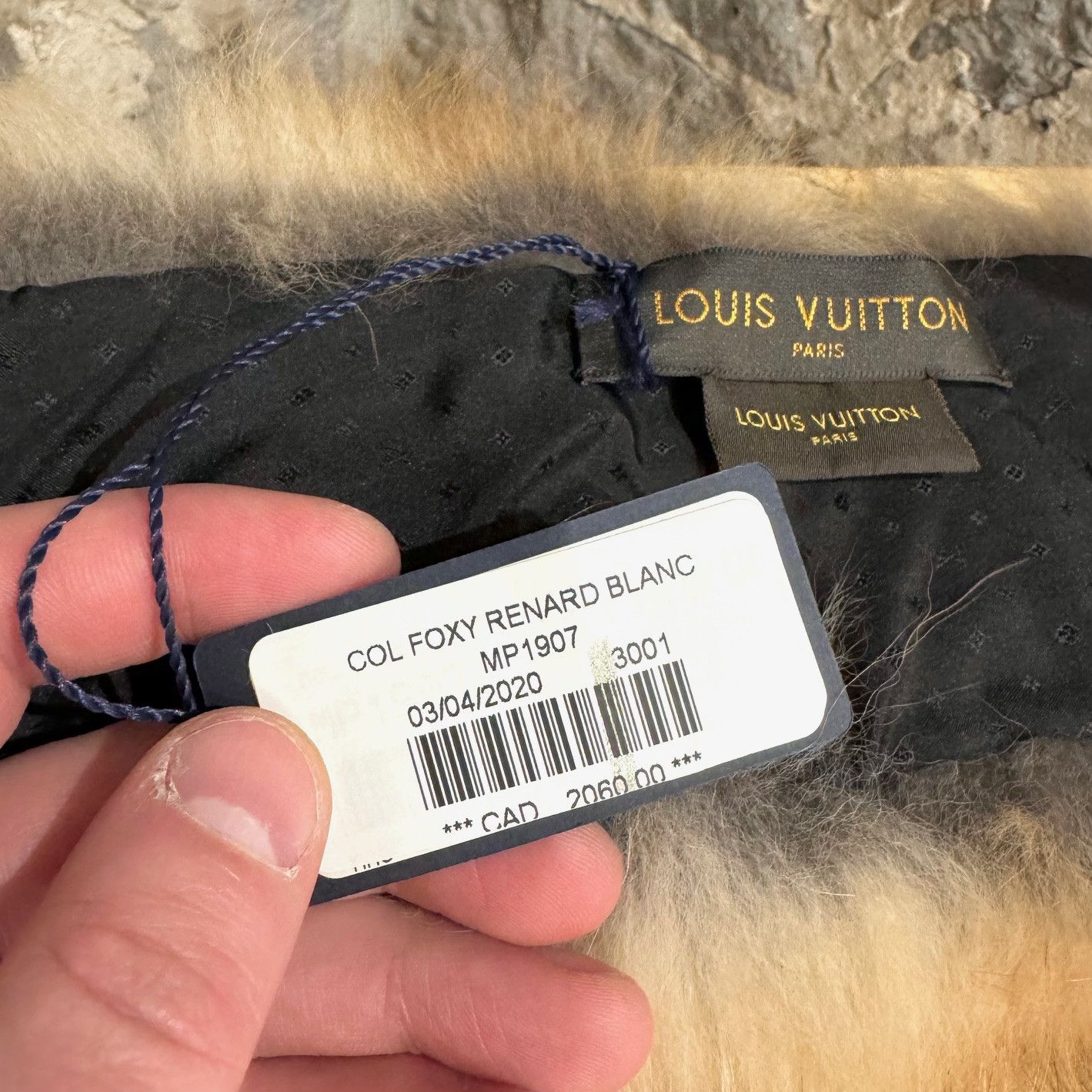 Louis Vuitton Louis Vuitton Ivory Tan Fox Fur Collar Scarf Size ONE SIZE - 12 Thumbnail