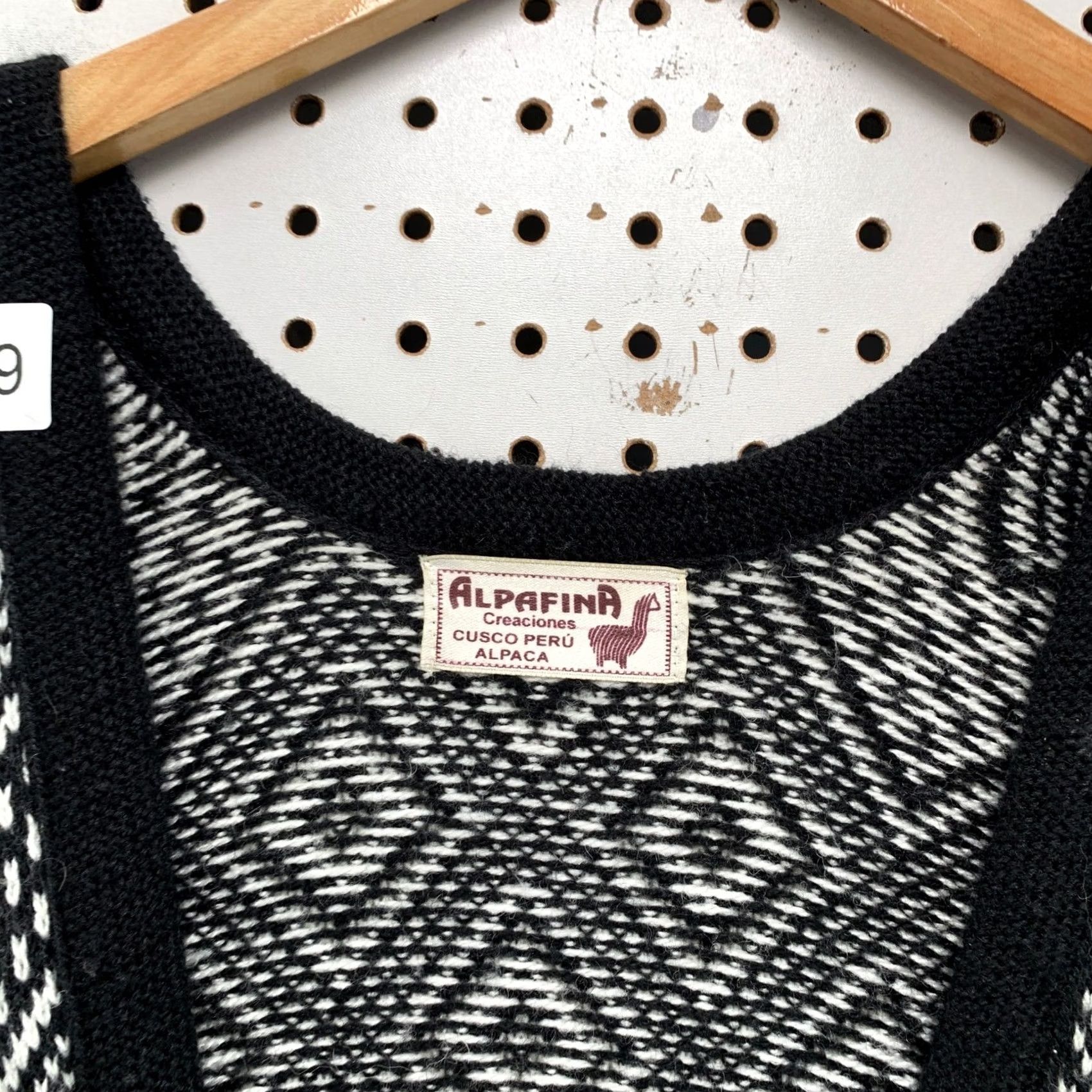 Vintage VINTAGE Alpafina Cusco Peru Alpaca Wool Poncho Geometric Diamond Knit Black White Wrap Size ONE SIZE - 4 Thumbnail