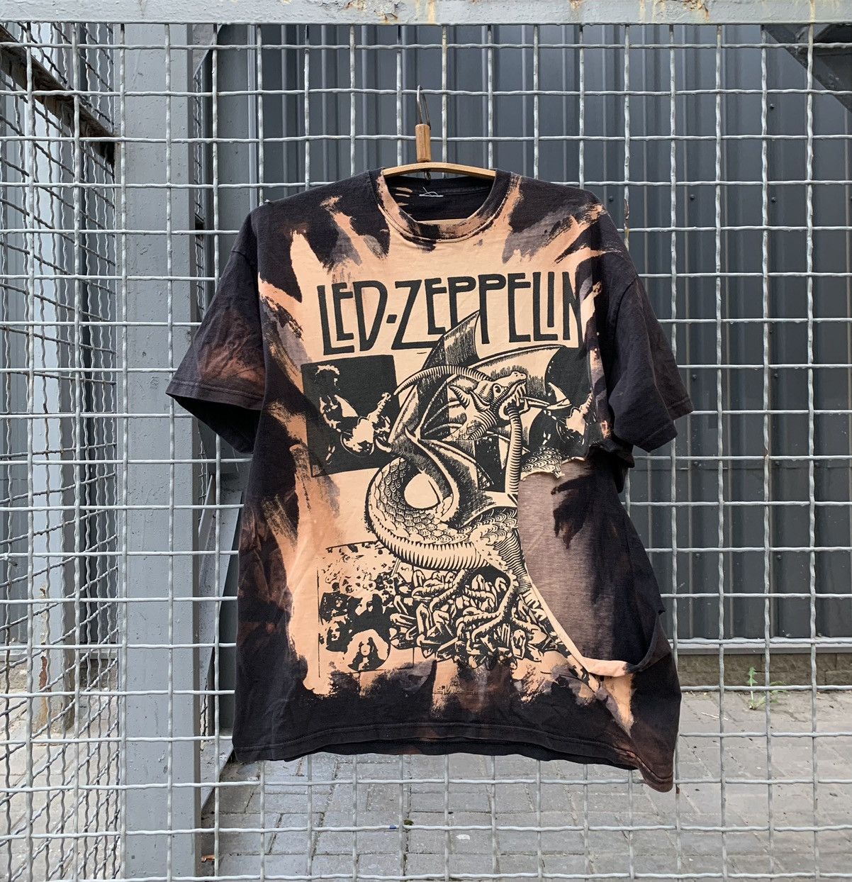 Band Tees Vintage Thrashed Led Zeppelin All Over Print Shirt Size US XL / EU 56 / 4 - 1 Thumbnail