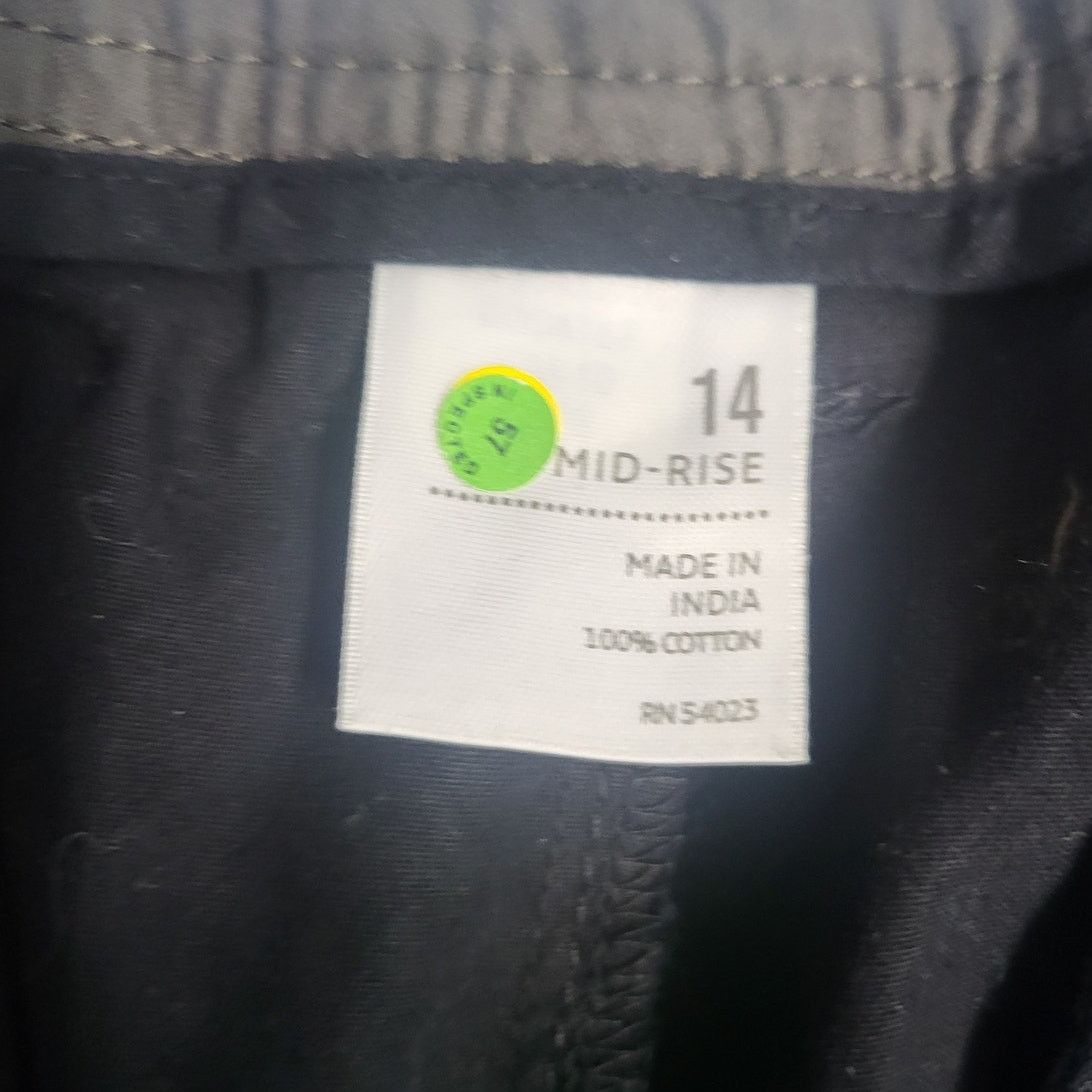 Old Navy Old Navy Black Mid Rise Cropped Pants - Size 14 Size 36" / US 14 / IT 50 - 4 Thumbnail