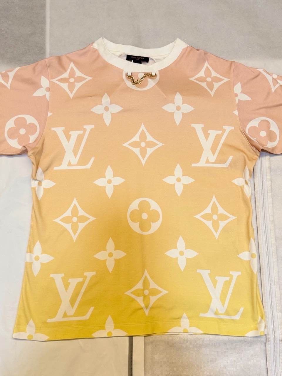 Louis Vuitton Louis Vuitton Monogram Gradient T-Shirt Size L Size L / US 10 / IT 46 - 1 Thumbnail