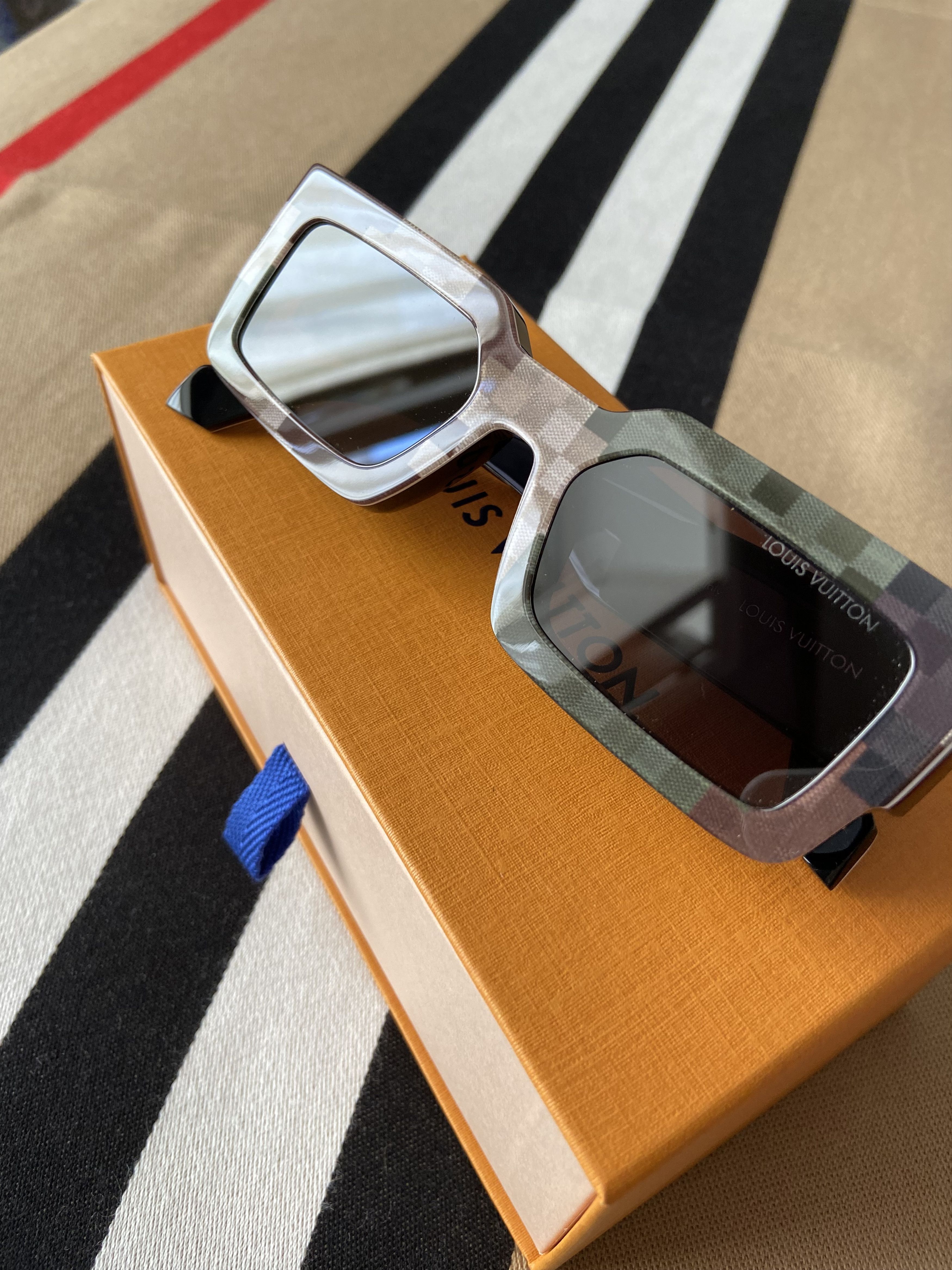 Louis Vuitton New Louis Vuitton Pixel Camo Sunglasses Size ONE SIZE - 1 Thumbnail