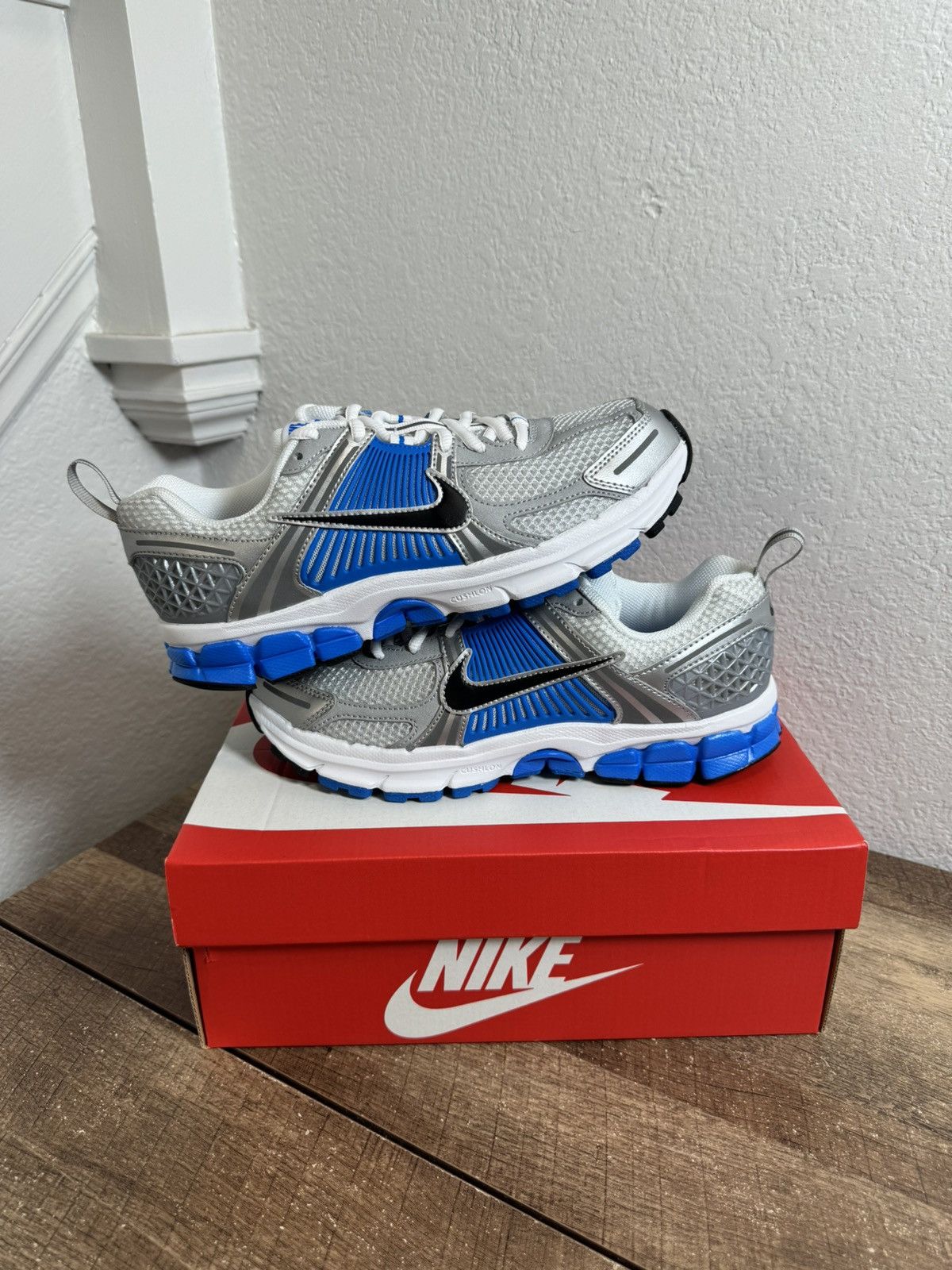Nike Size 6.5Y/ 8 Women’s Nike Vomero Zoom 5 Photo Blue BRAND NEW Size US 6.5 / EU 39-40 - 2 Thumbnail