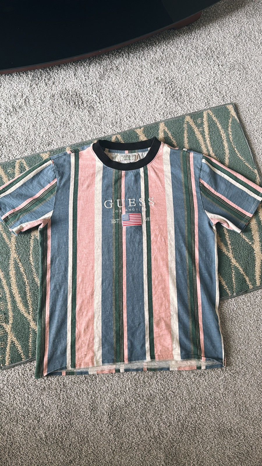 2018 Vintage-Styled Guess Tee