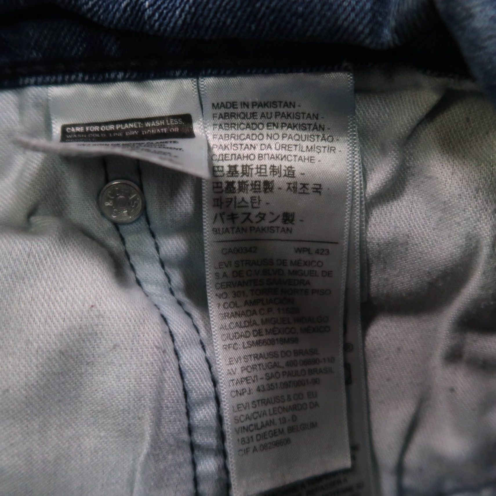 Levi's VINTAGE Levi's 550 Jeans Men 38x32 Relaxed Straight Blue Denim 5-Pocket Zipper Button Logo Jeans Men Size US 38 / EU 54 - 4 Thumbnail