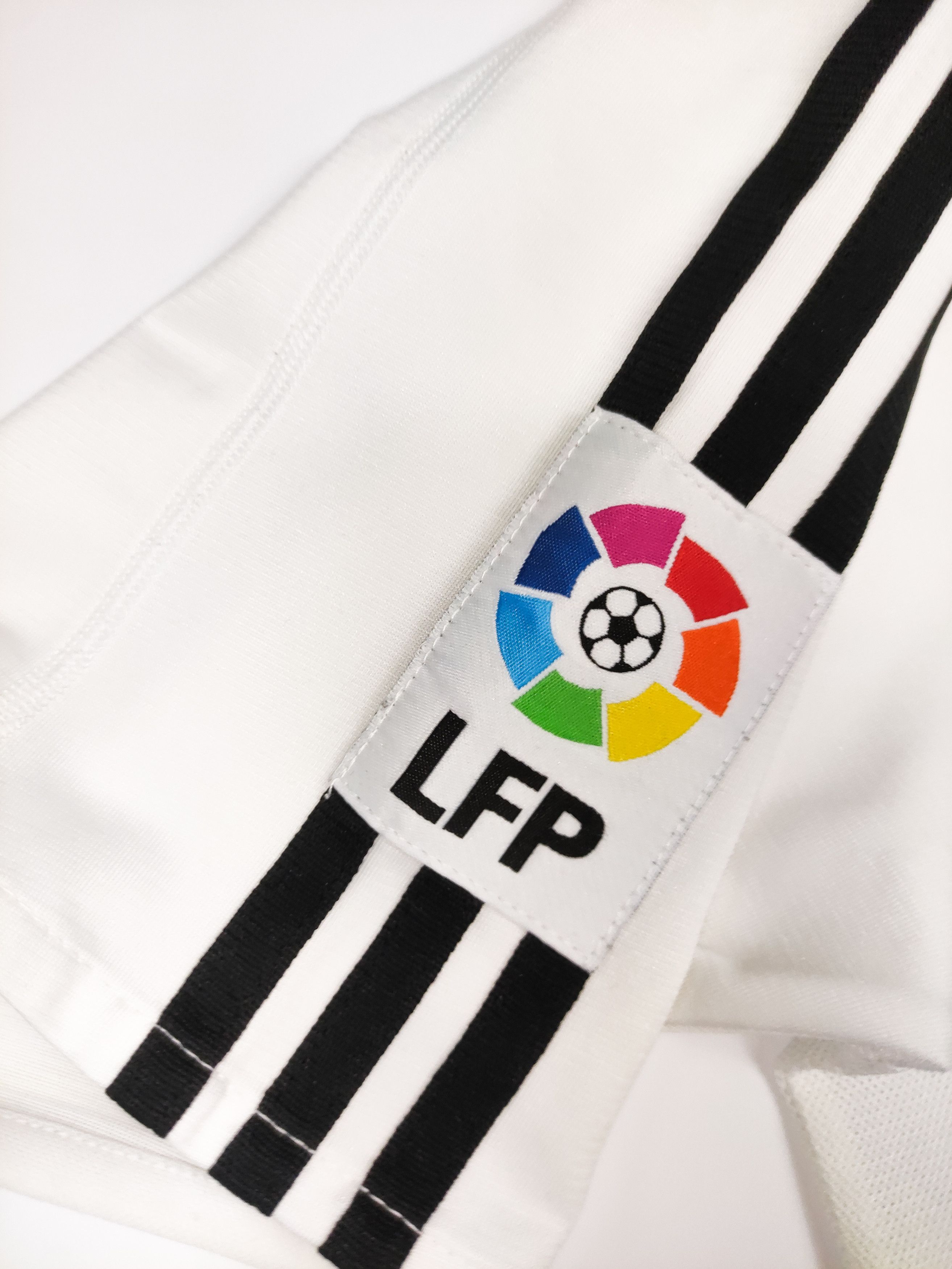 Adidas Real Madrid 20043 2004 Home Adidas Shirt Vintage Trikot Size US S / EU 44-46 / 1 - 8 Thumbnail