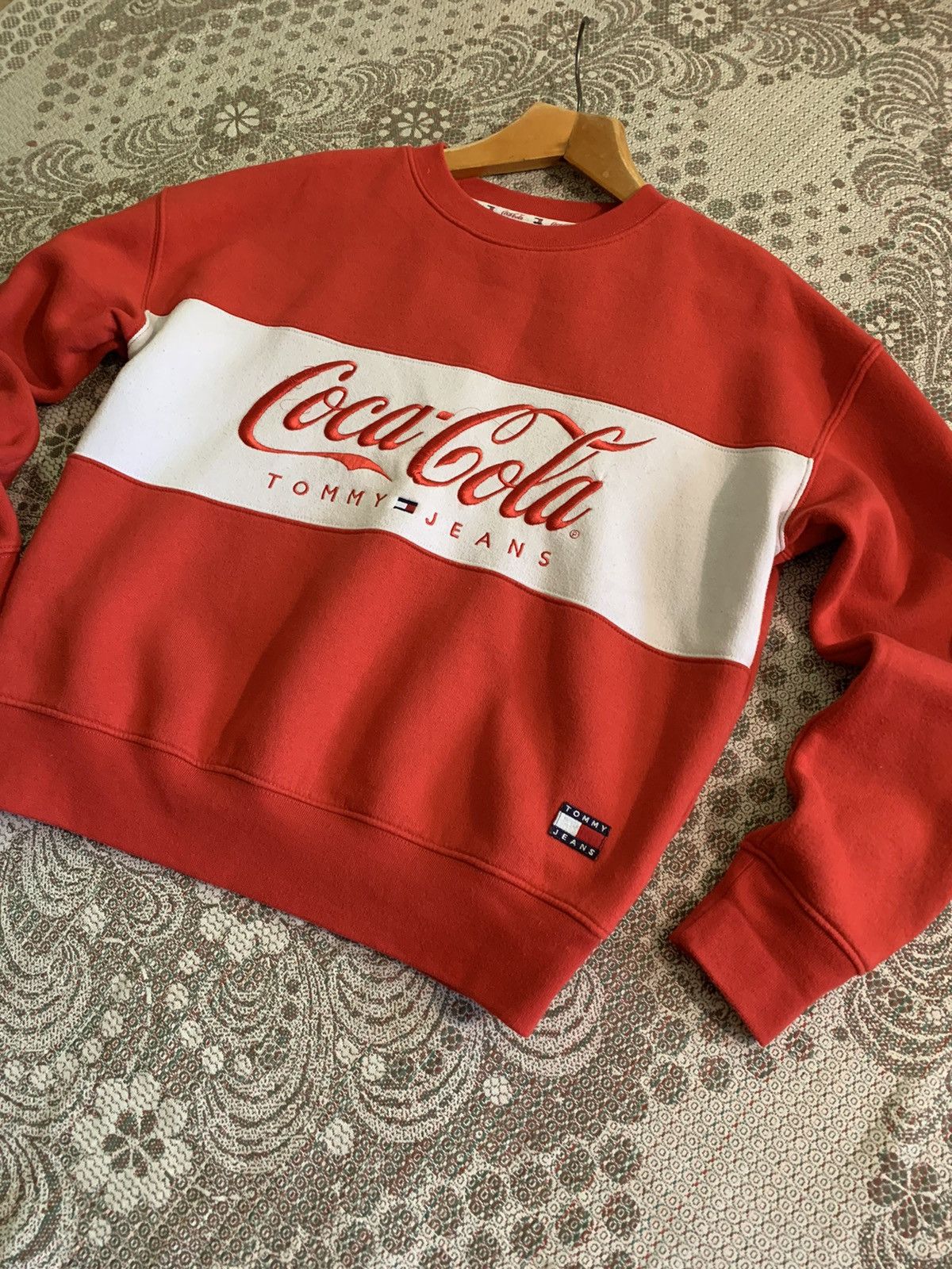 Coca Cola × Tommy Jeans × Vintage Tommy Jeans Coca Cola sweatshirt vintage Size US S / EU 44-46 / 1 - 3 Thumbnail