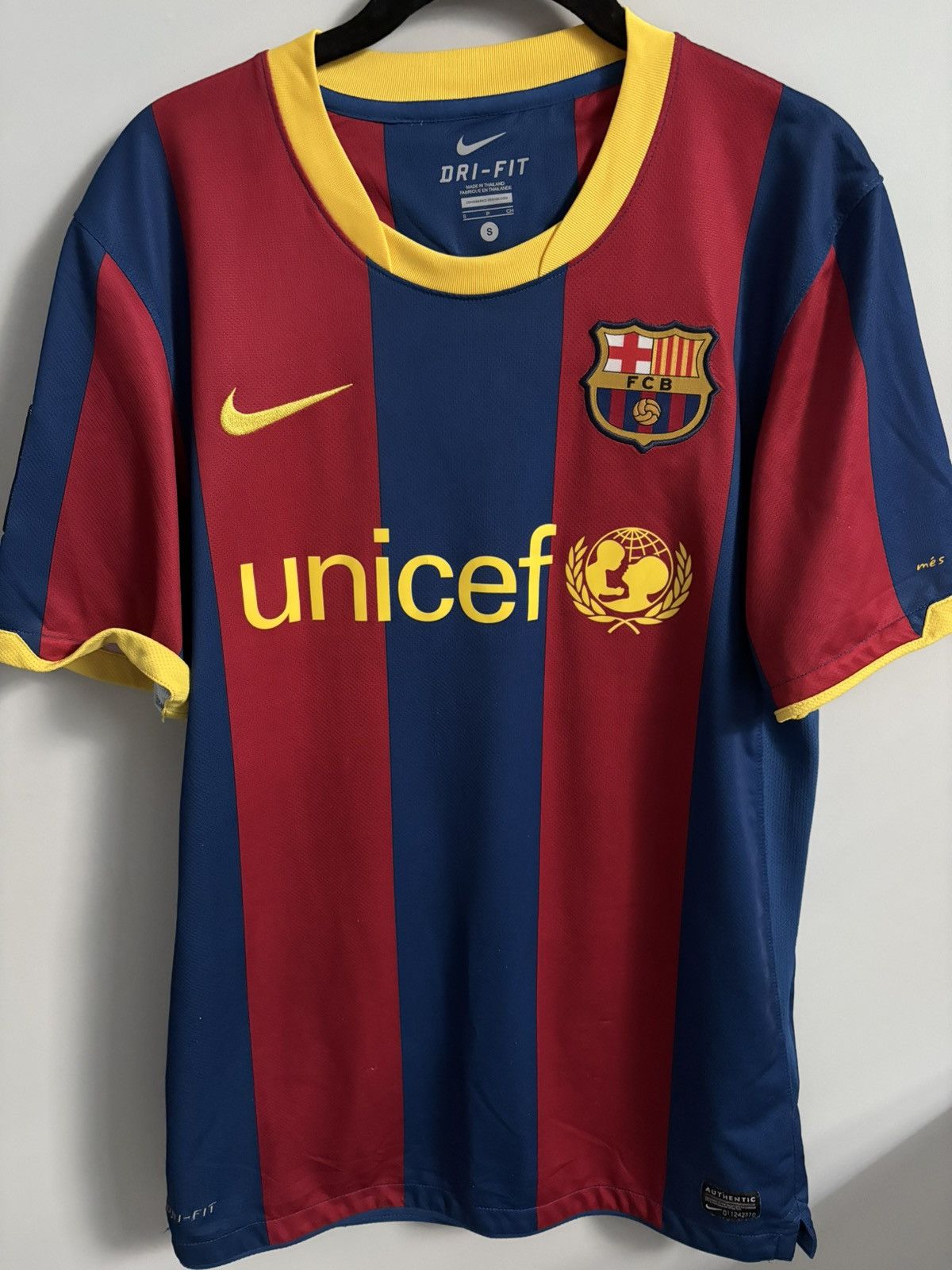 Nike Barcelona 2010-11 Home Jersey Size US S / EU 44-46 / 1 - 1 Thumbnail