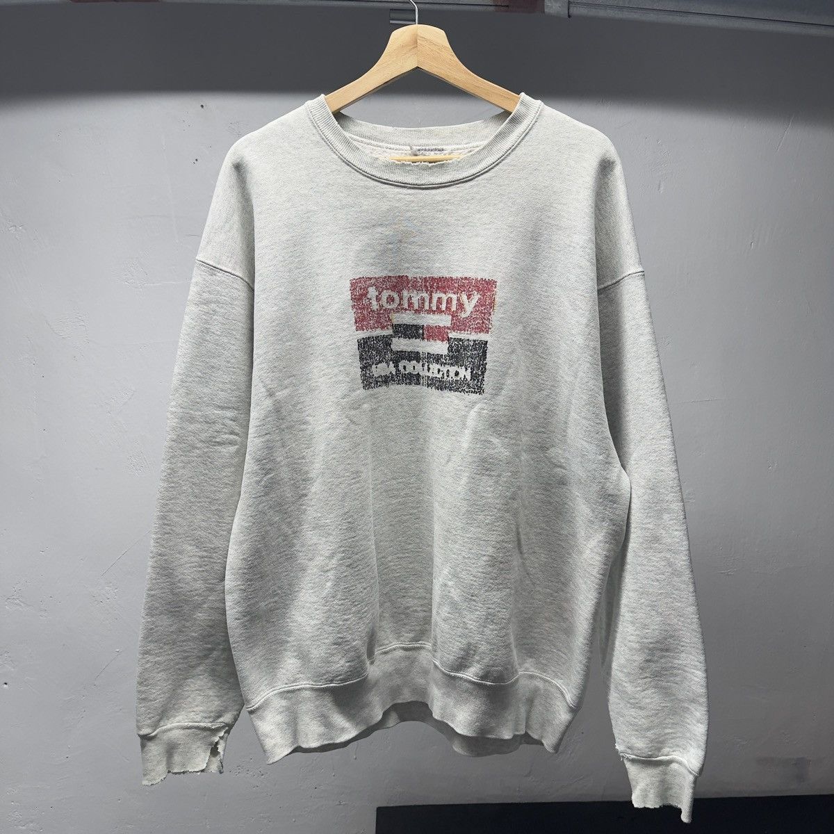 Vintage 90s Thrashed Faded Distressed Tommy Sweatshirt ERD Grunge Size US XXL / EU 58 / 5 - 1 Thumbnail