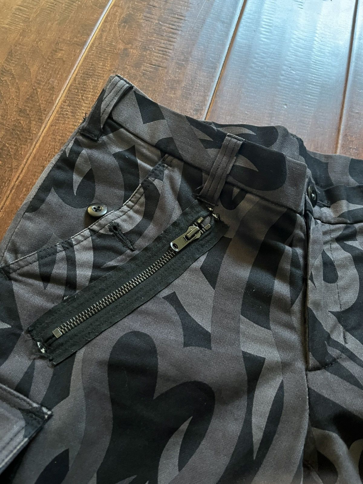 Number (N)ine AW04 Black Tribal Camo Bondage Zipper Cargo Pants FW04 Size US 29 - 7 Thumbnail