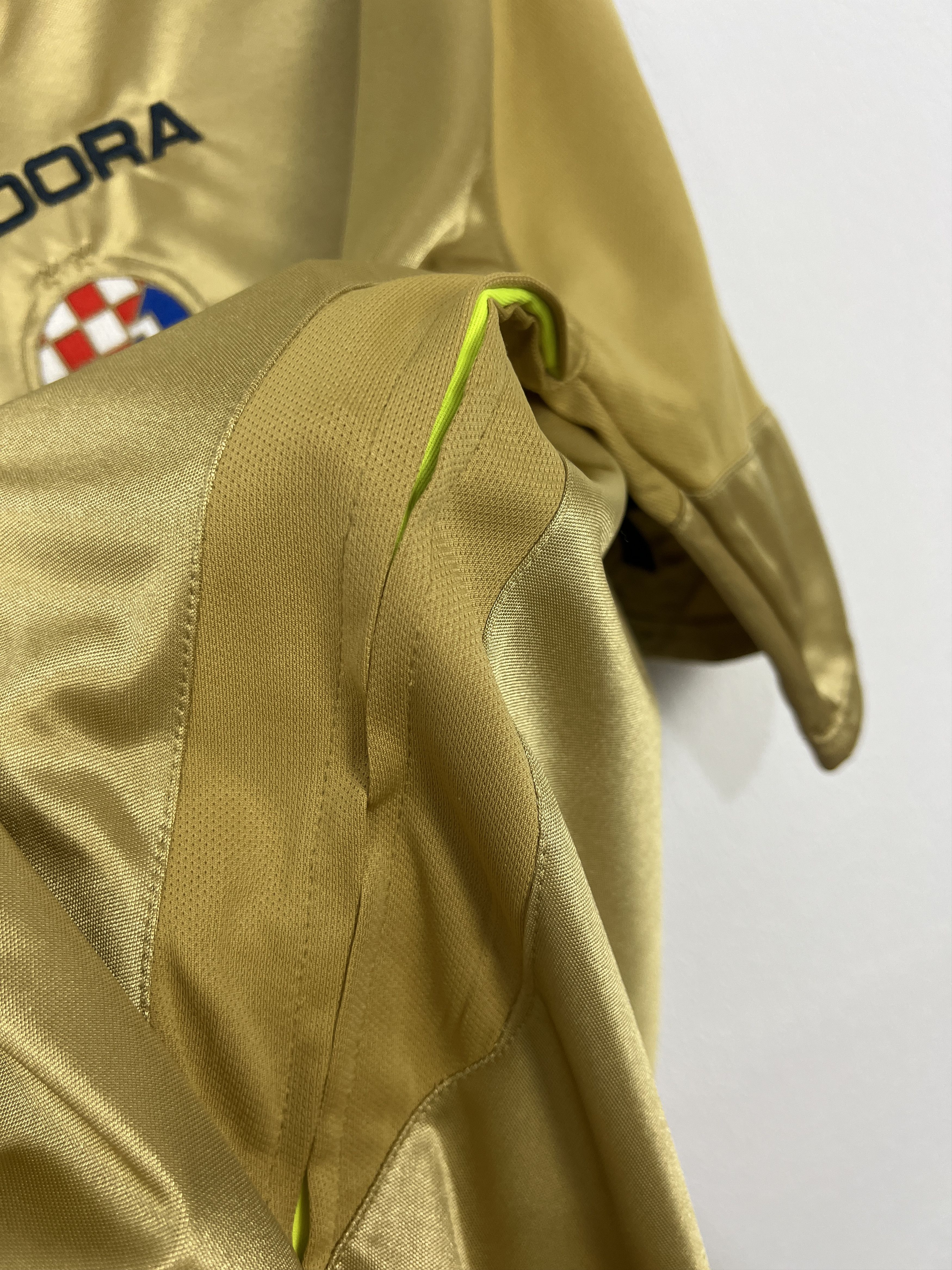 Diadora Dinamo Zagreb 2010 Away Football Shirt Soccer Diadora Mens Size US XL / EU 56 / 4 - 8 Thumbnail