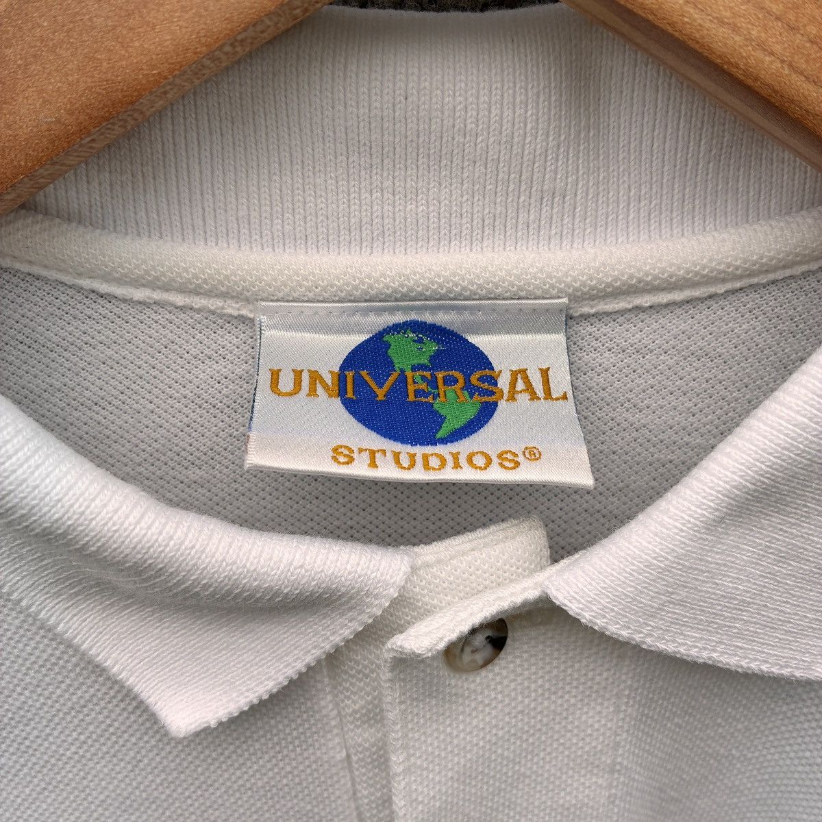 Universal Studios × Vintage Vintage Universal Studios Moose Skiing Polo Shirt Size US L / EU 52-54 / 3 - 2 Thumbnail