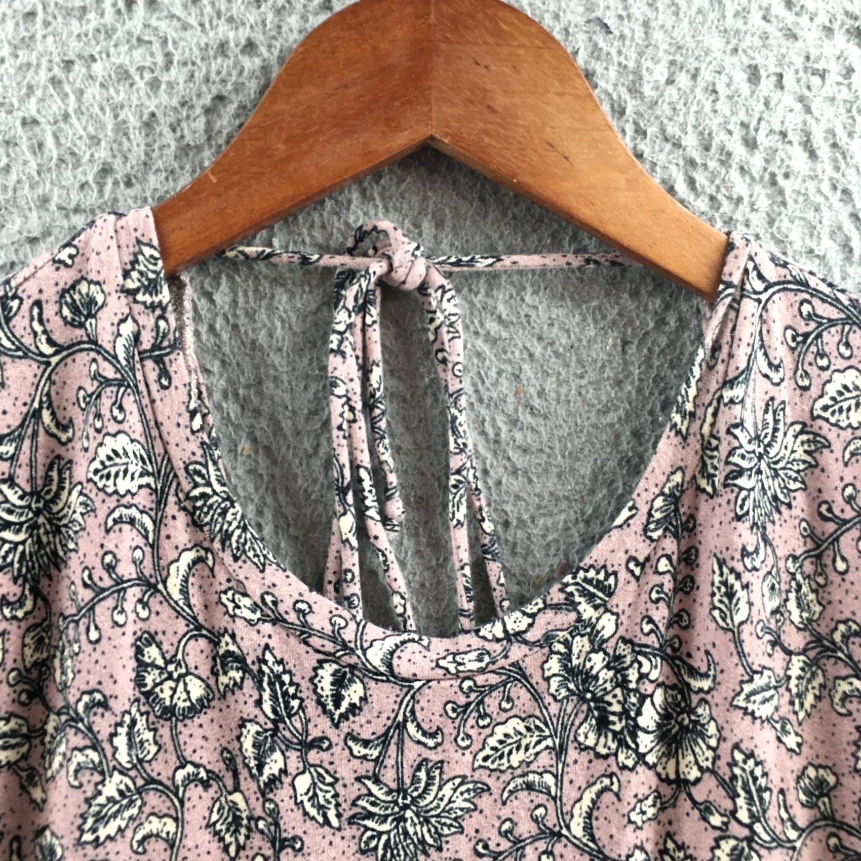 American Eagle Outfitters American Eagle Outfitters Blouse Shirt Womens M Pink Black Paisley Cold Shoulder Size M / US 6-8 / IT 42-44 - 3 Thumbnail