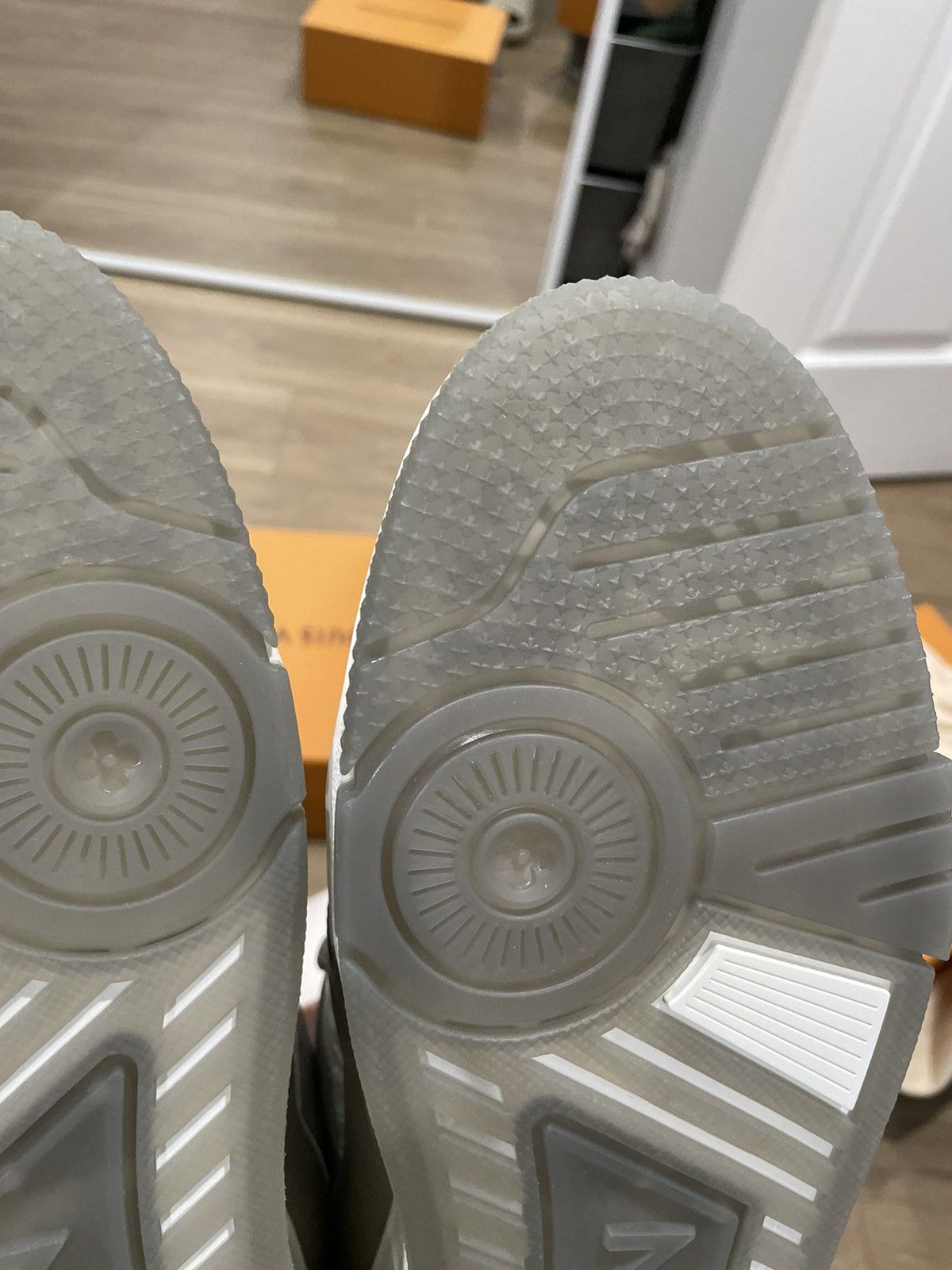 Louis Vuitton × Off-White × Virgil Abloh Louis Vuitton Grey Monogram Sneaker sz 8.5 Size US 8.5 / EU 41-42 - 6 Thumbnail