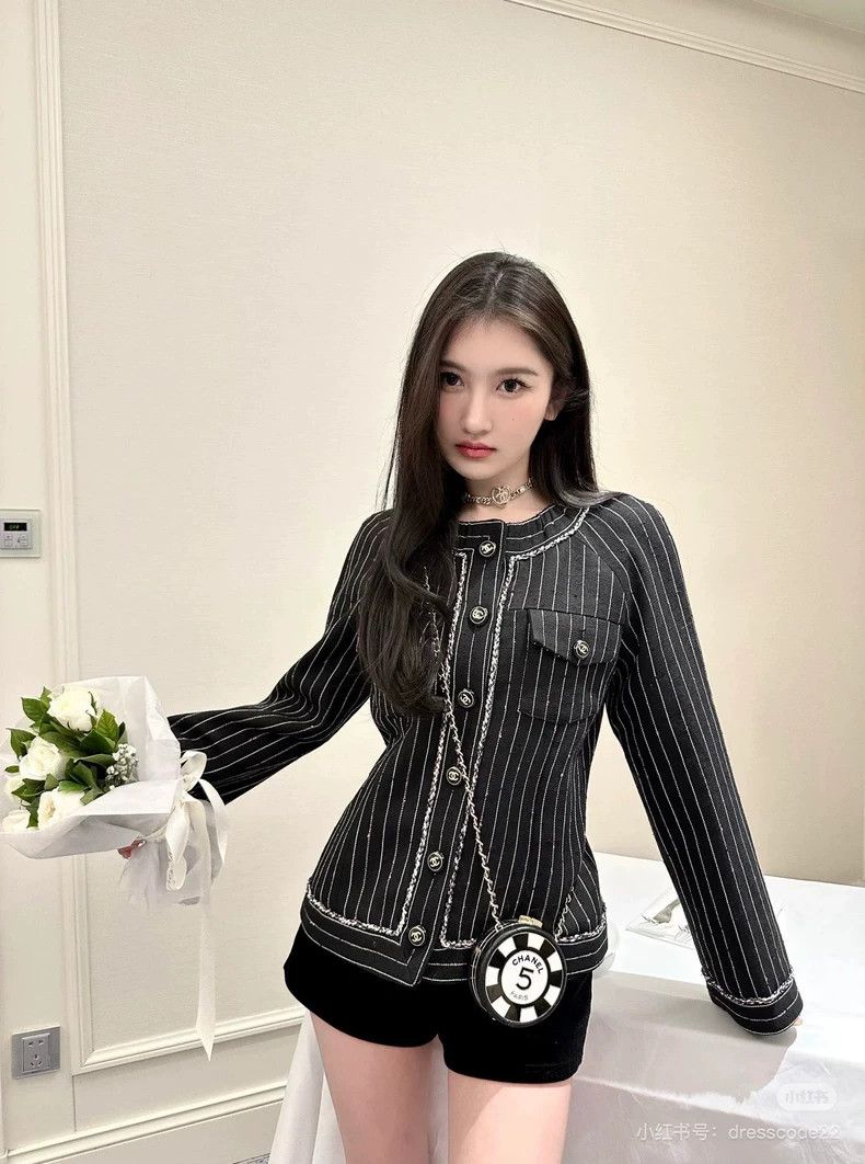 Chanel Chanel 23p black round neck pink white striped jacket Size XXS / US 00 / IT 34 - 8 Thumbnail