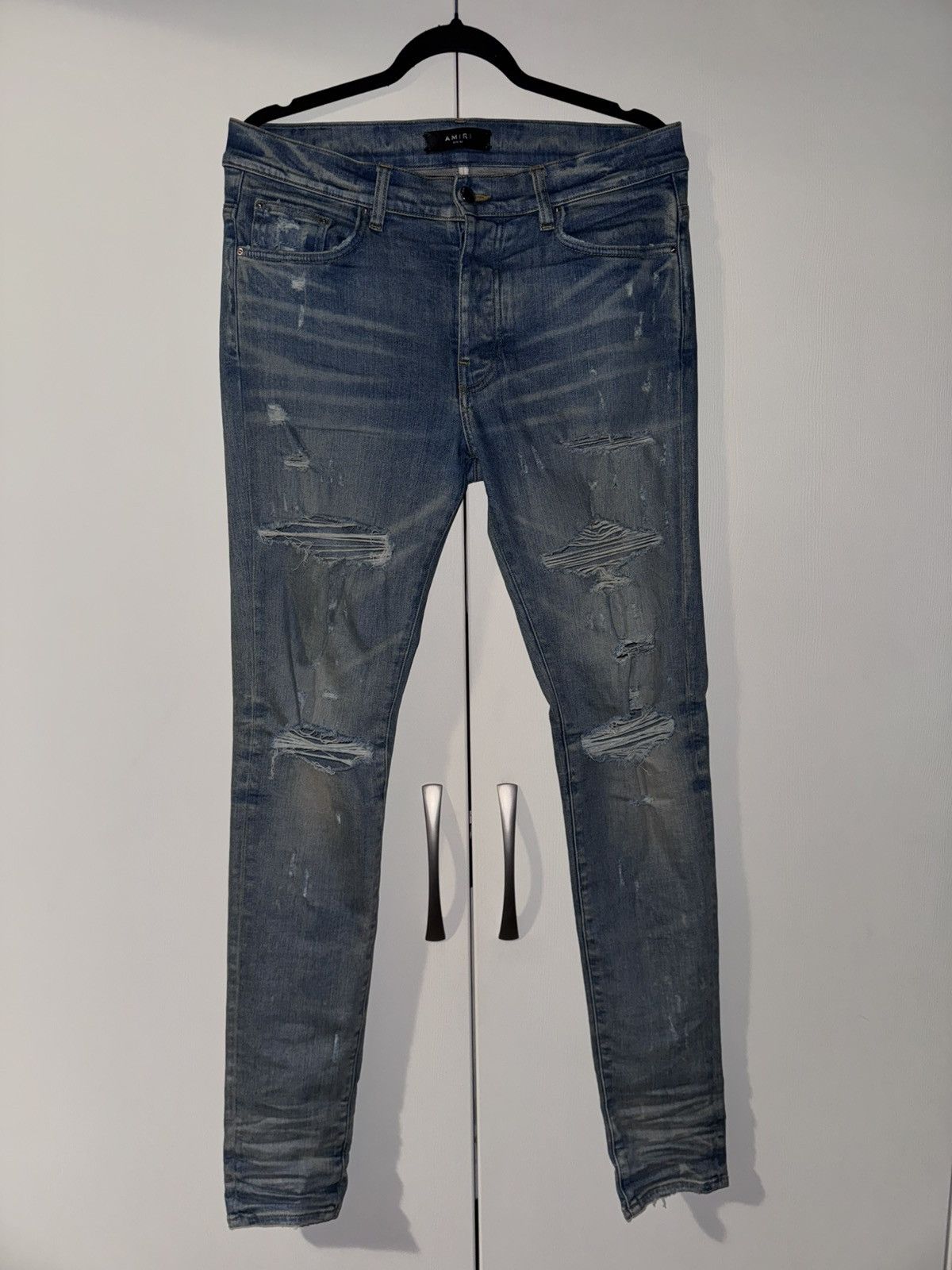 AMIRI BLUE DISTRESSED JEANS