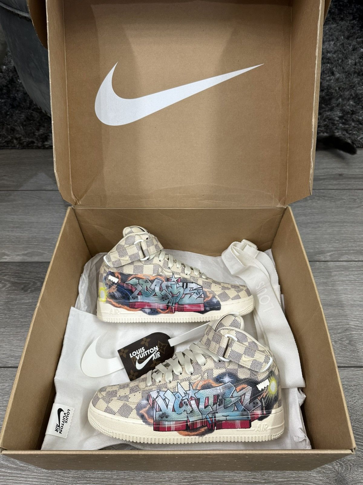 Louis Vuitton Louis Vuitton AF1 Mid Graffiti DS Size 7.5 Size US 7.5 / EU 40-41 - 2 Thumbnail
