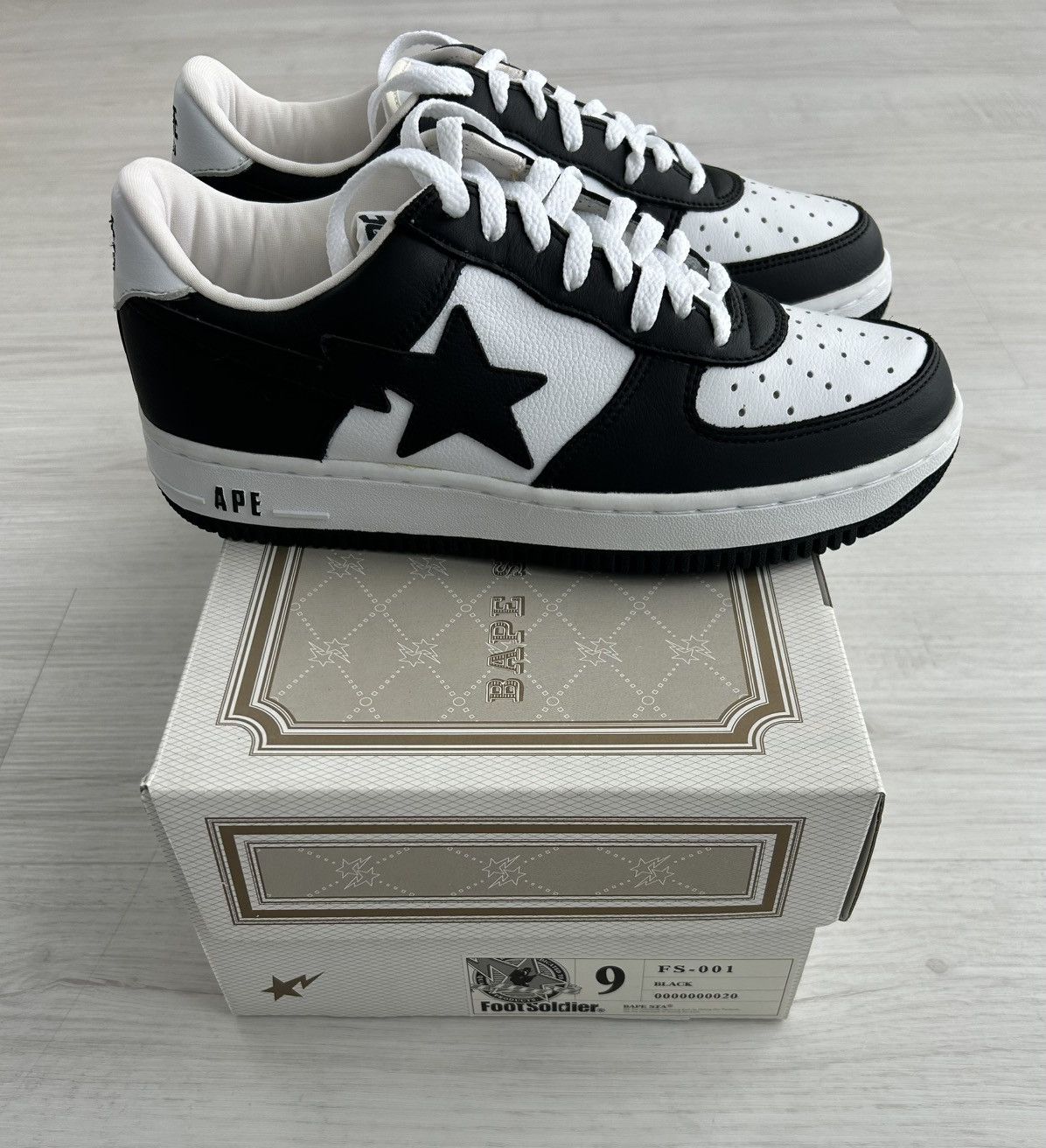 Bape VERY RARE OG 2001 A BATHING APE 1ST BLACK/WHITE BAPESTA Size US 9 / EU 42 - 6 Thumbnail