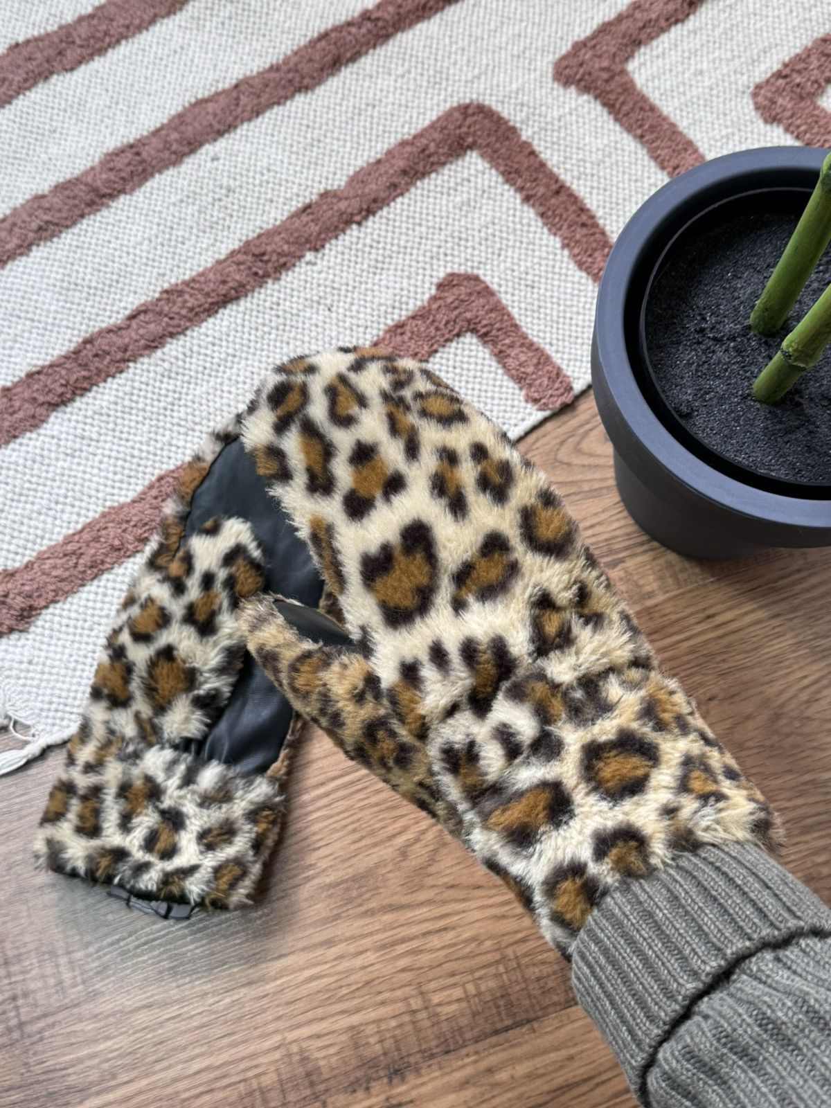 Other VINTAGE FUR SOFT FLUFFY MOHAIR LEOPARD GLOVES Size ONE SIZE - 2 Thumbnail